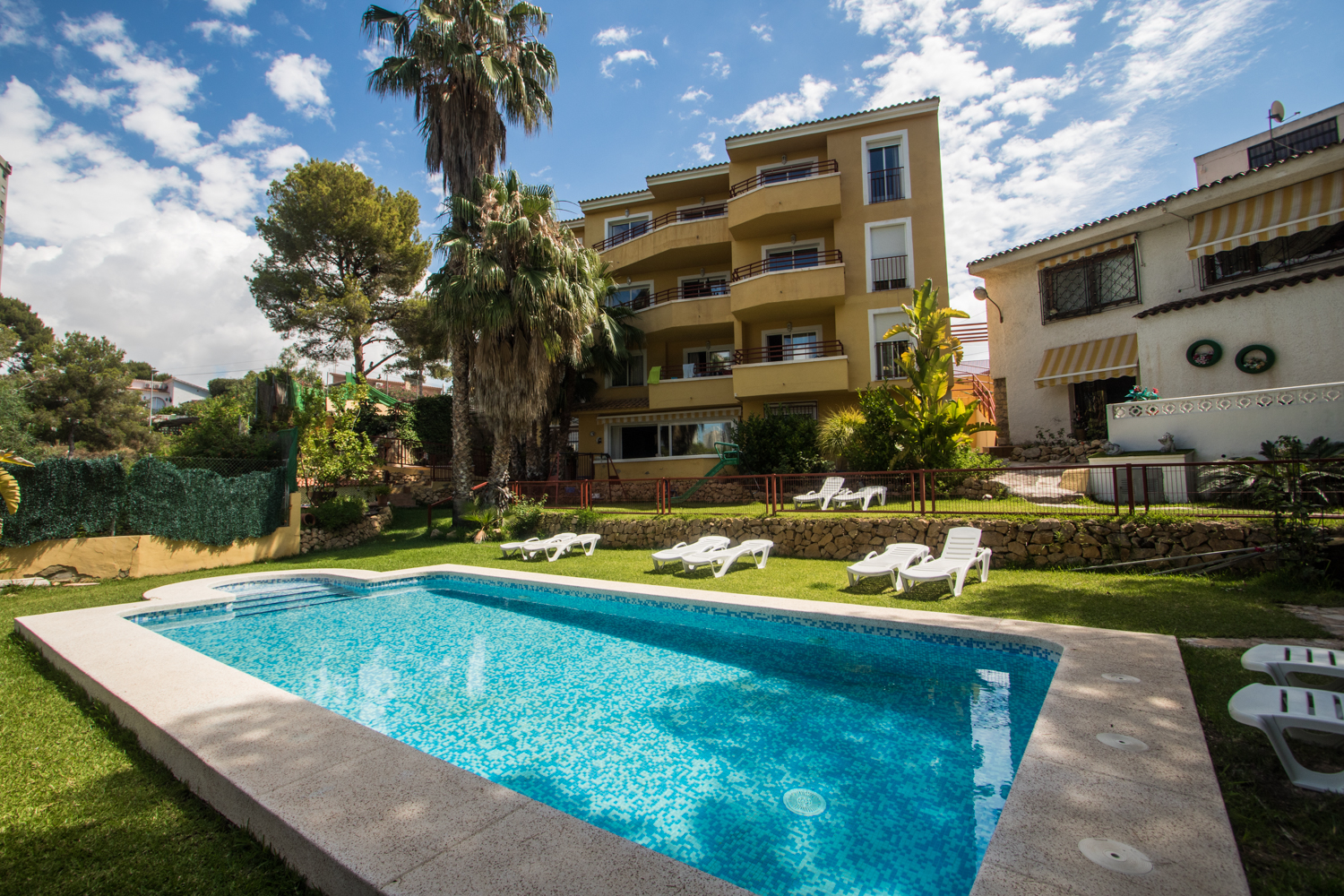 Apartamentos nicaragua, Comunidad