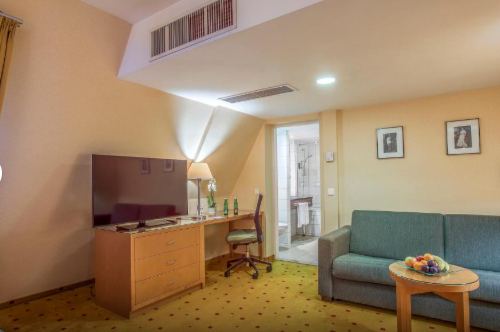 room detail thumbnail 2