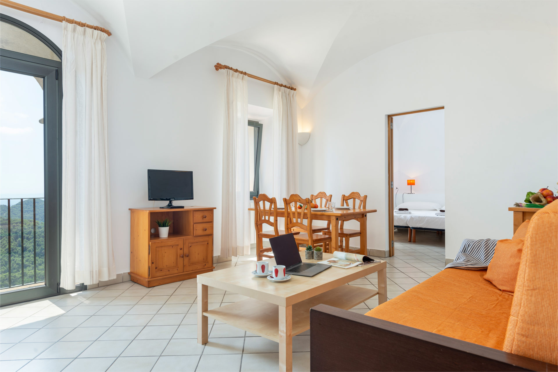 Apartamento de 2 dormitorios con balcón