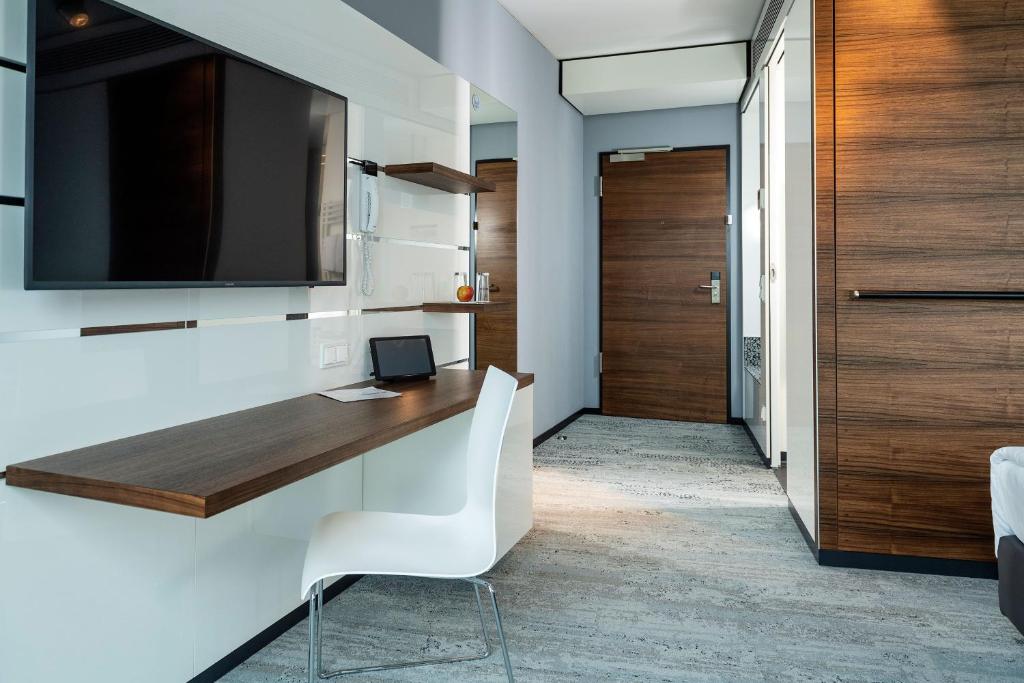 room detail thumbnail 1