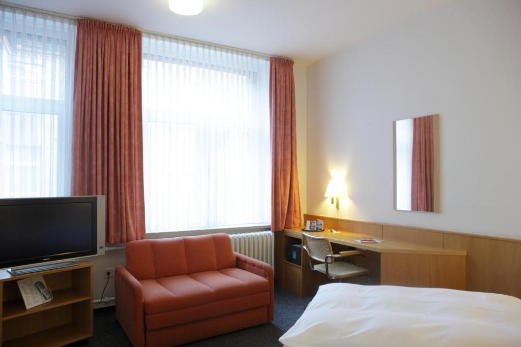 room detail thumbnail 1