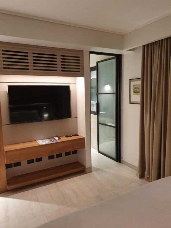 room detail thumbnail 1