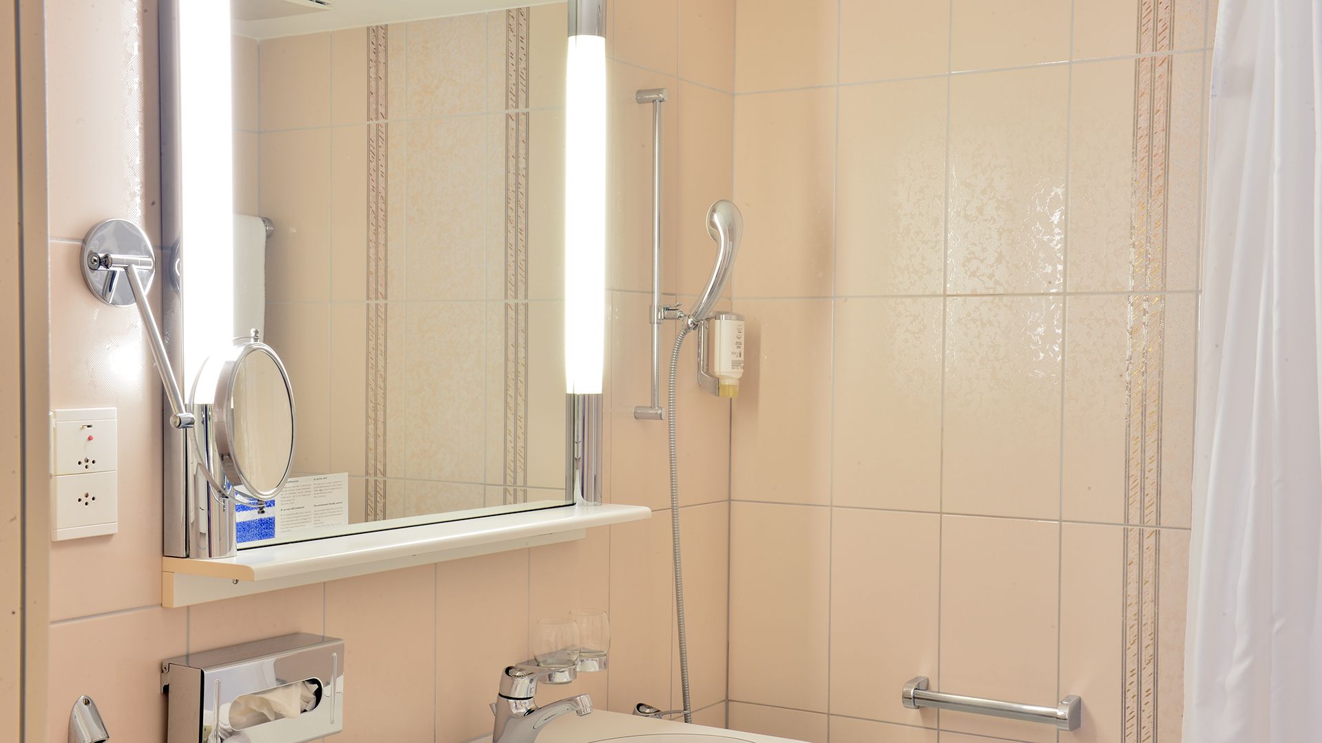 room detail thumbnail 2