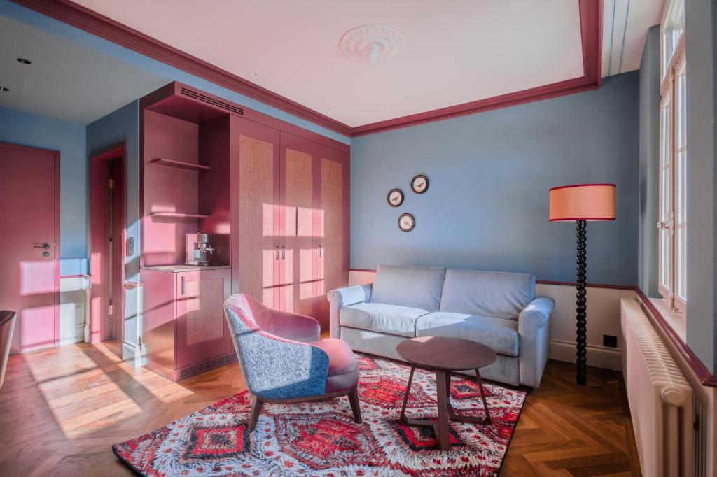 room detail thumbnail 2