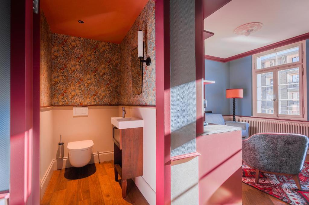 room detail thumbnail 1