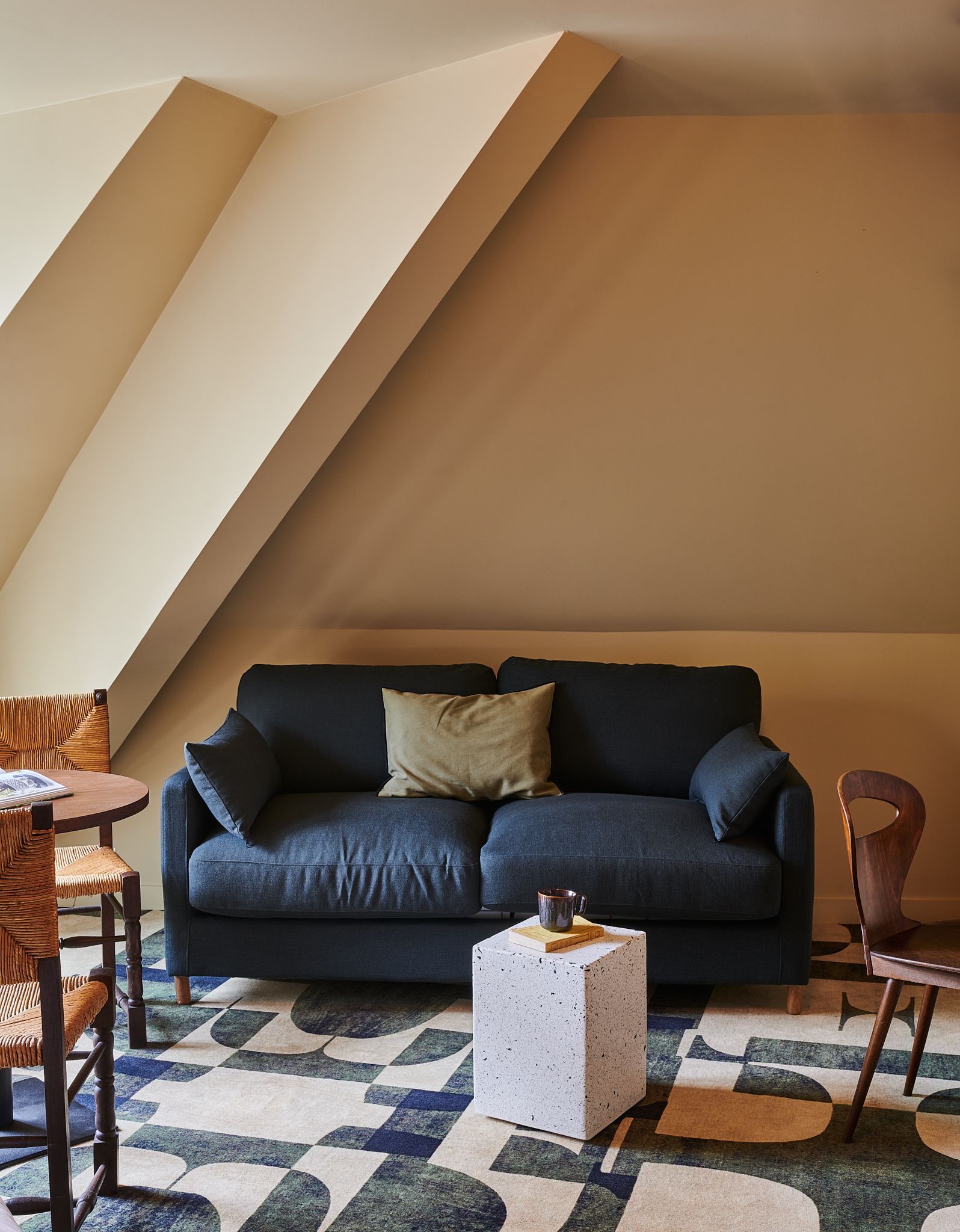 room detail thumbnail 2