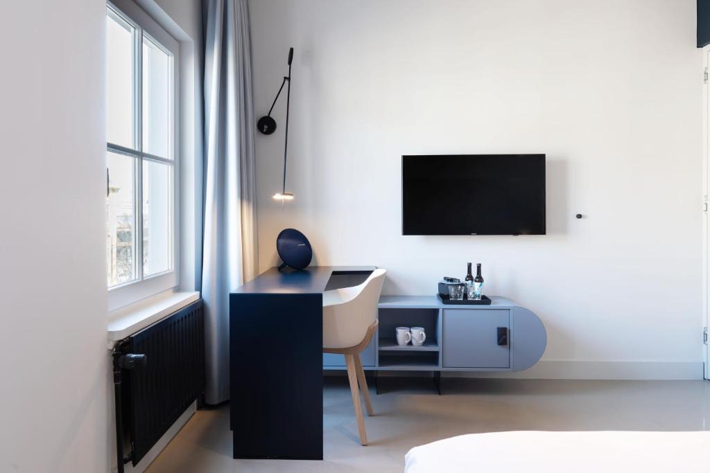 room detail thumbnail 2