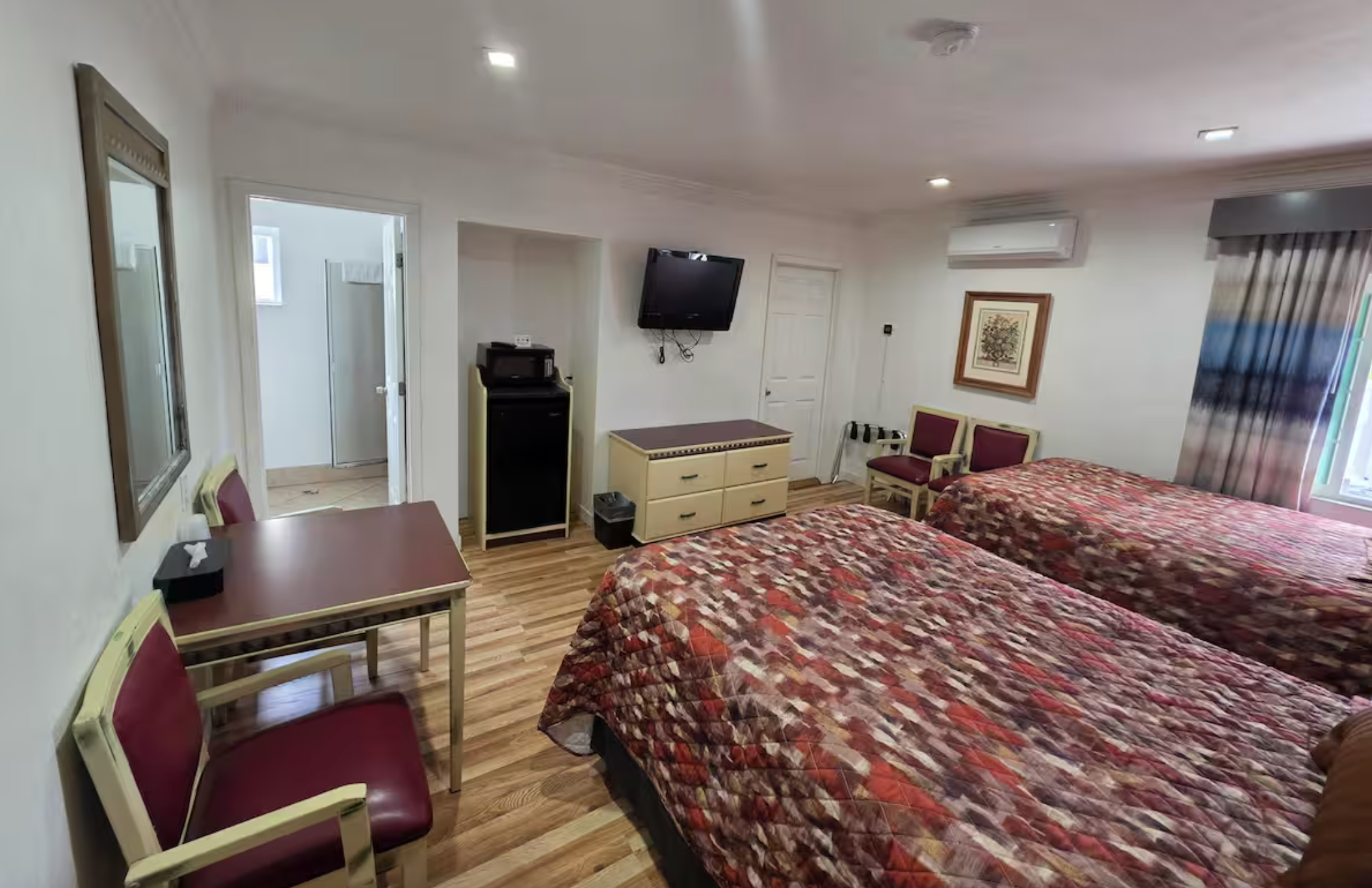 room detail thumbnail 2
