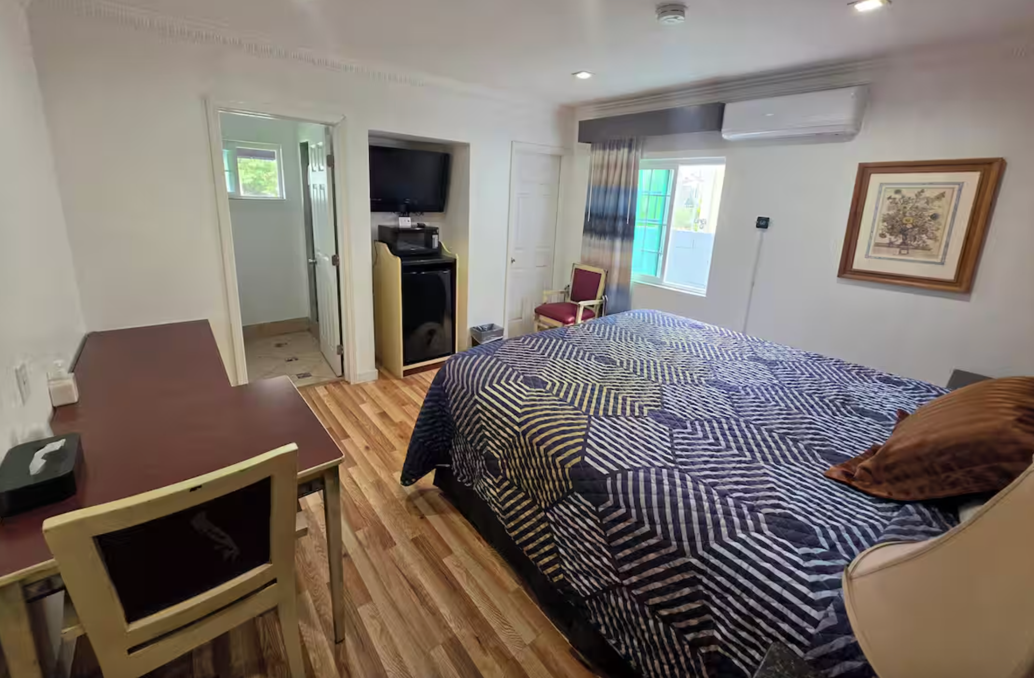 room detail thumbnail 0