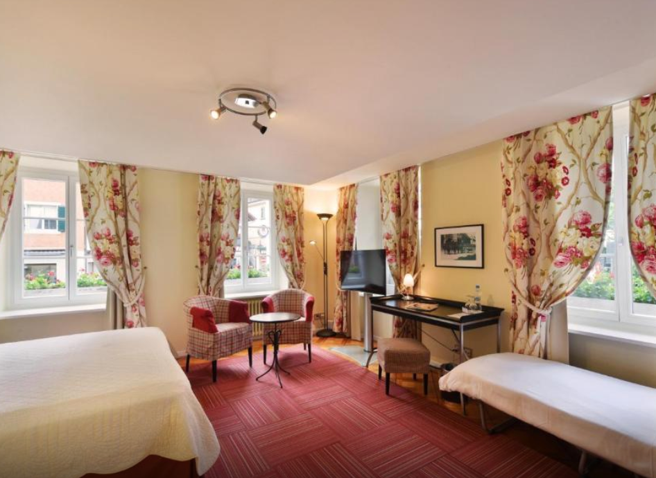 room detail thumbnail 1