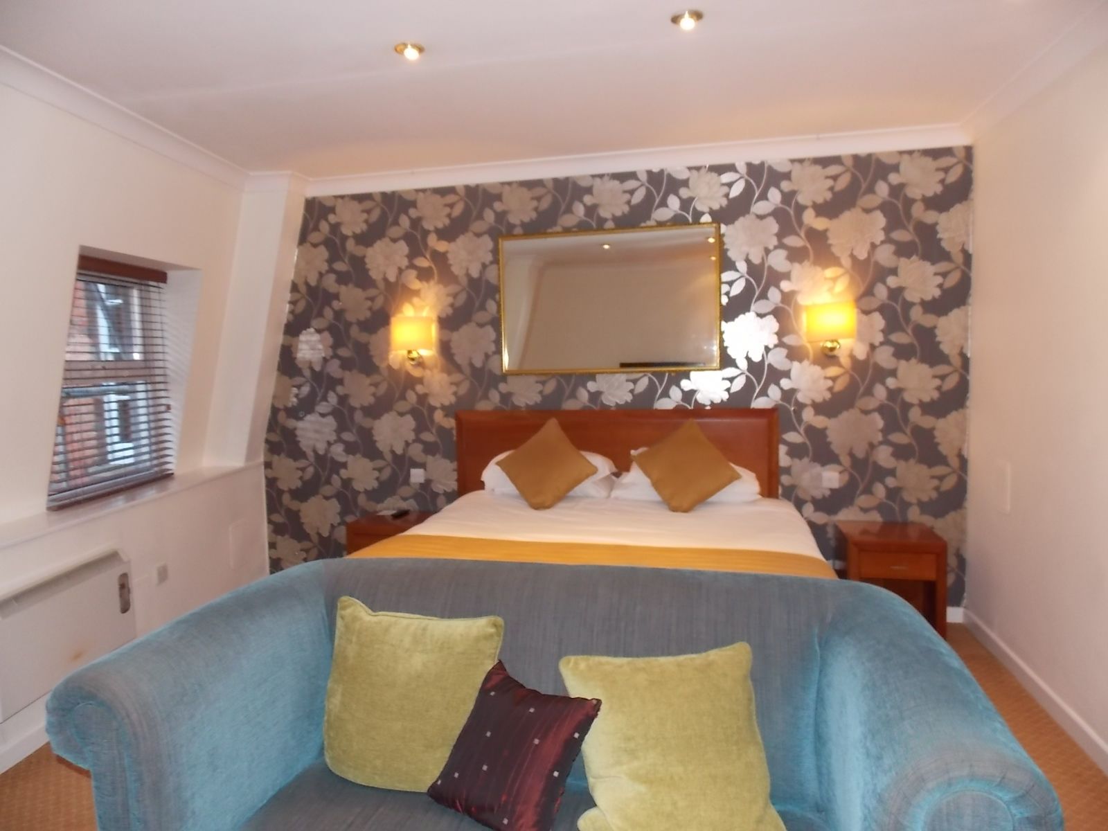 room detail thumbnail 1