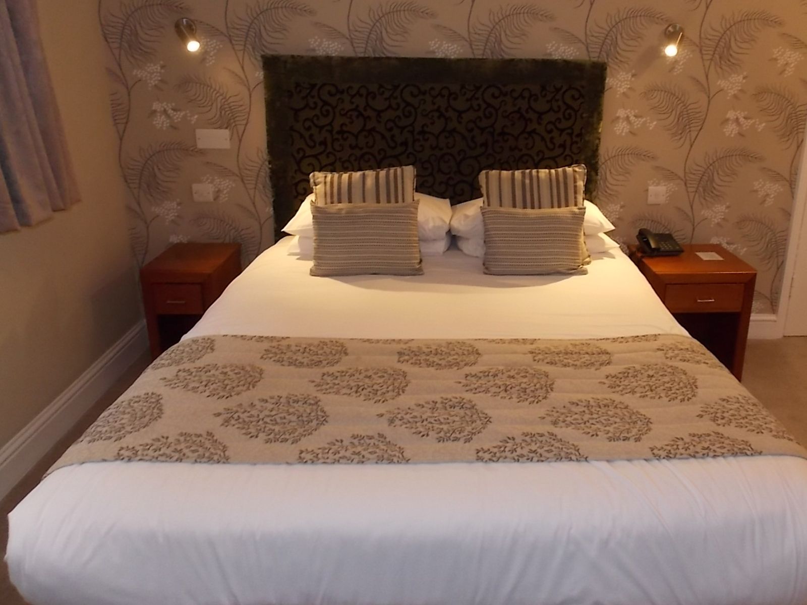 room detail thumbnail 1