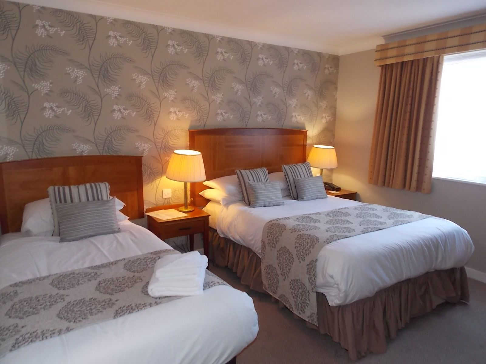 room detail thumbnail 2