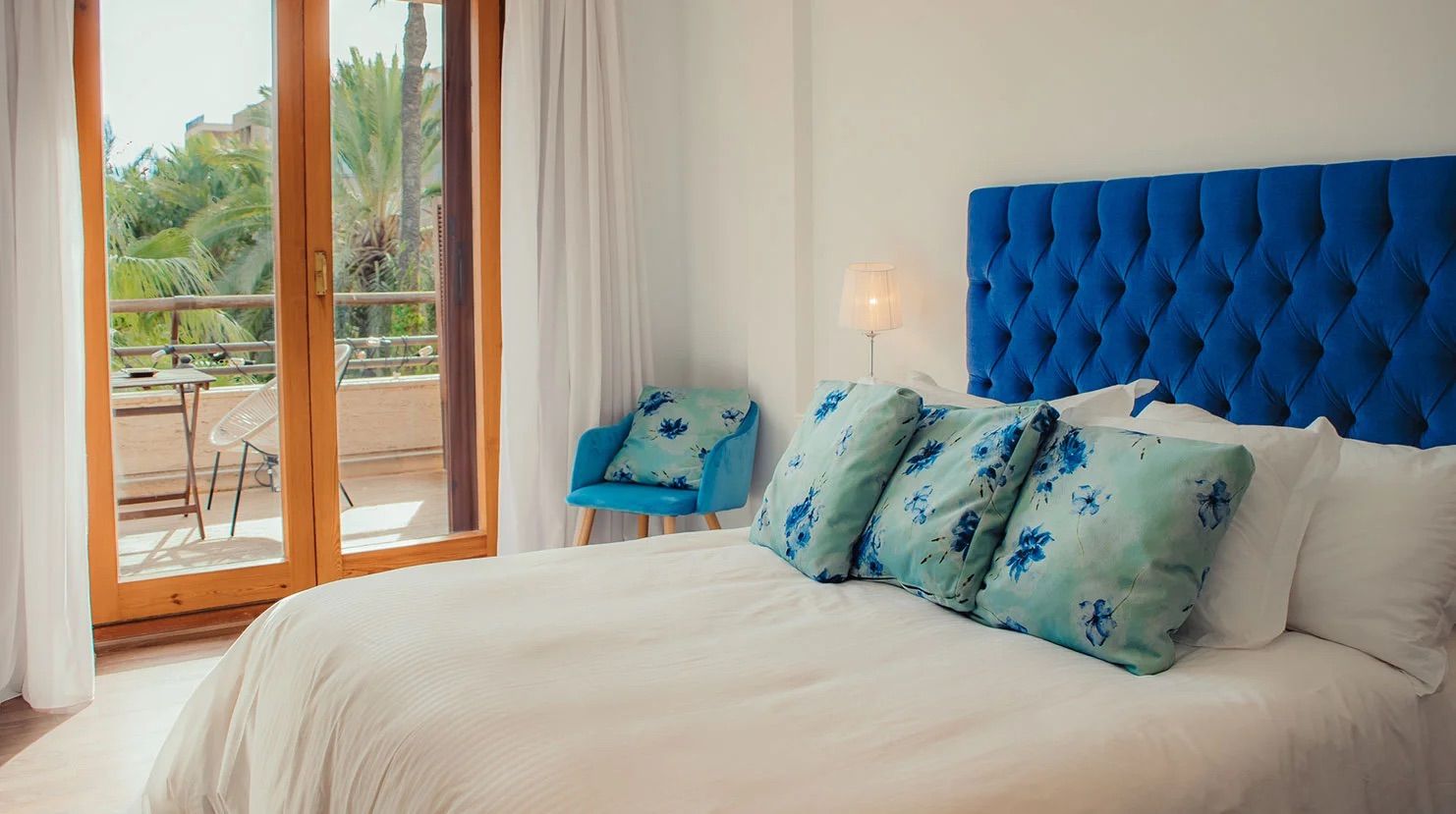 Queen room