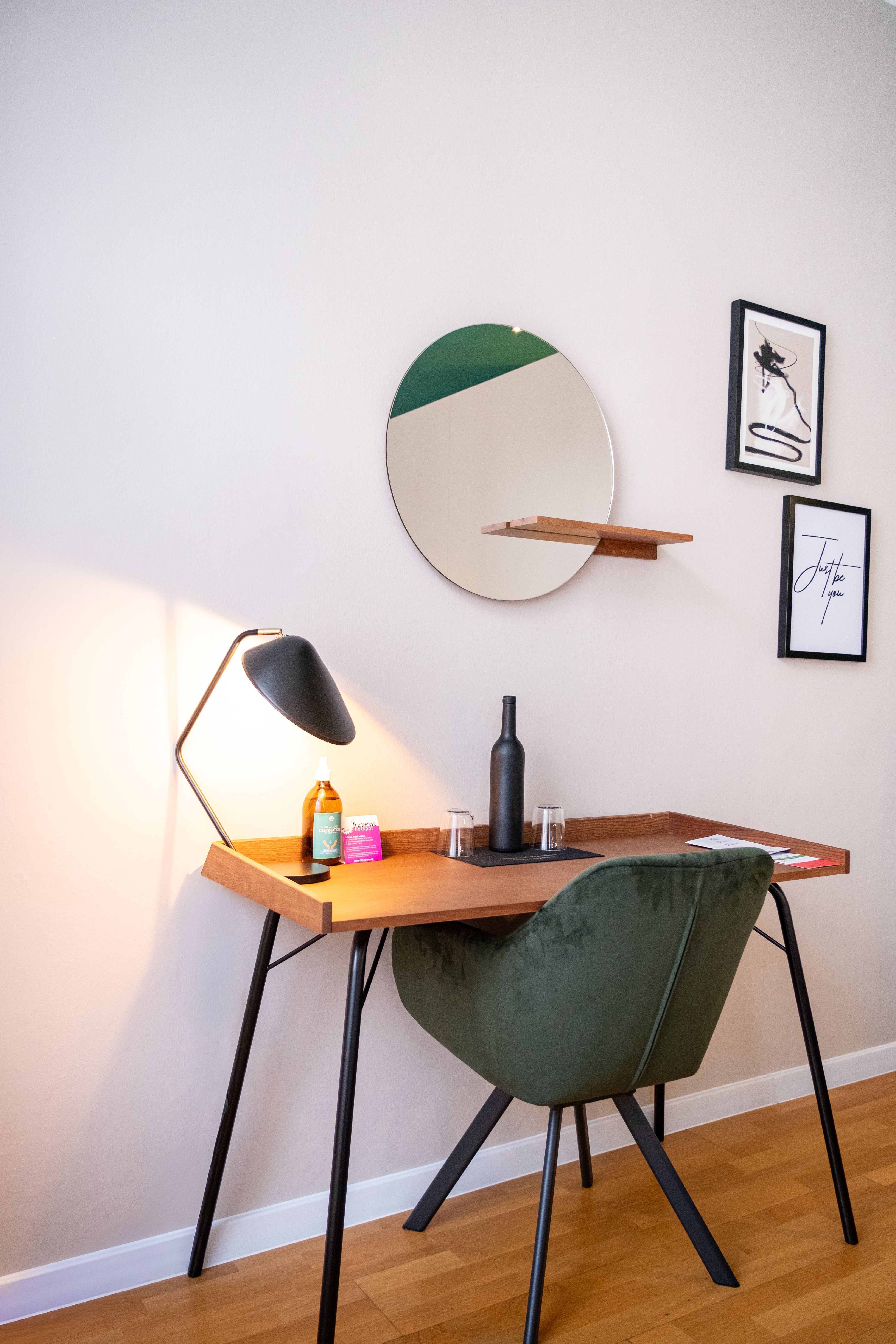 room detail thumbnail 2
