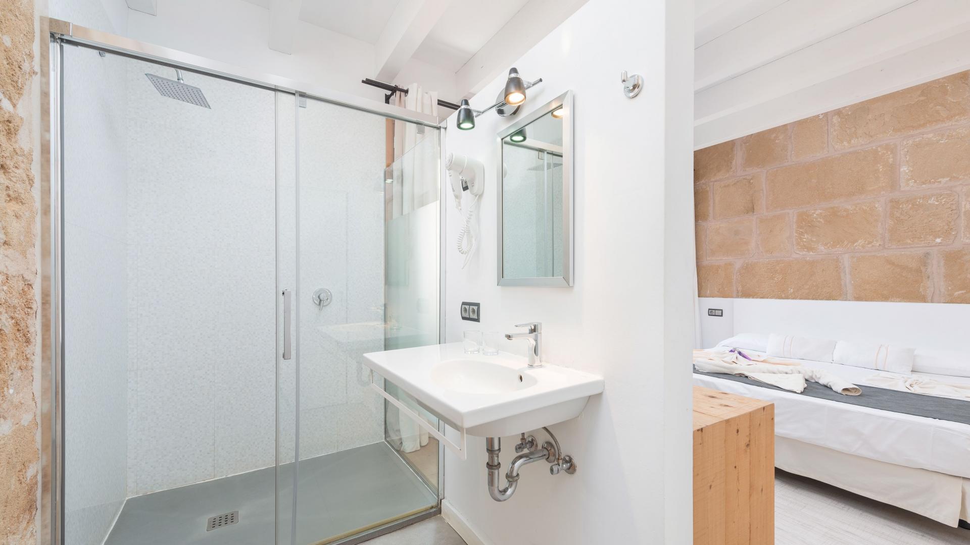 Habitación doble con baño privado