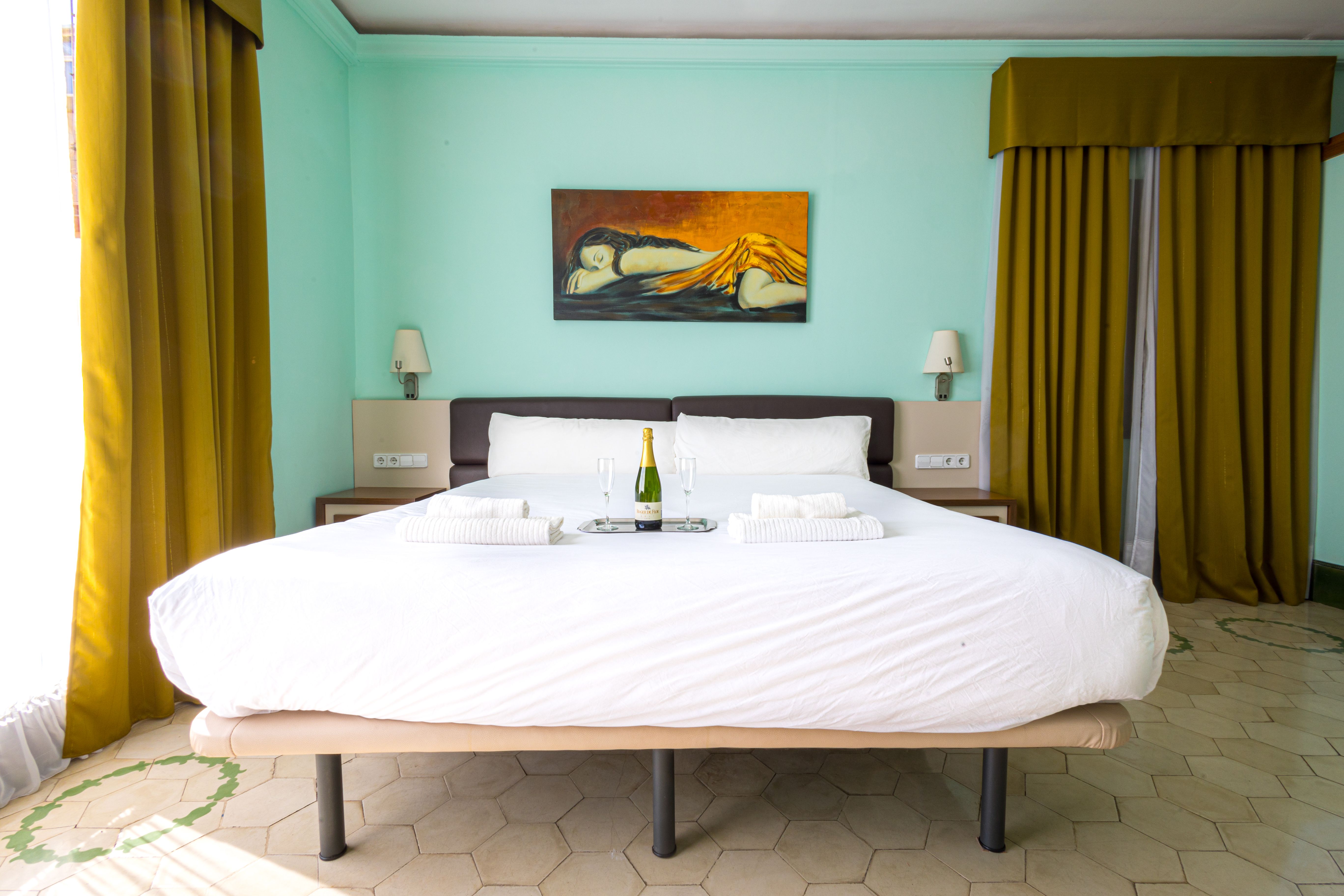room detail thumbnail 1