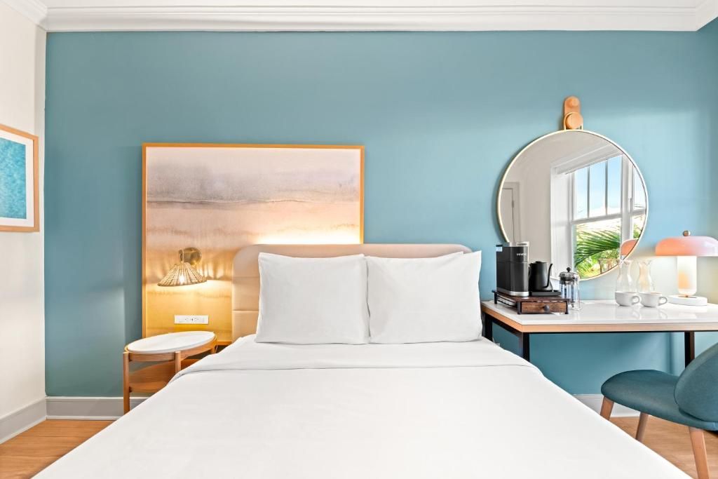 room detail thumbnail 2