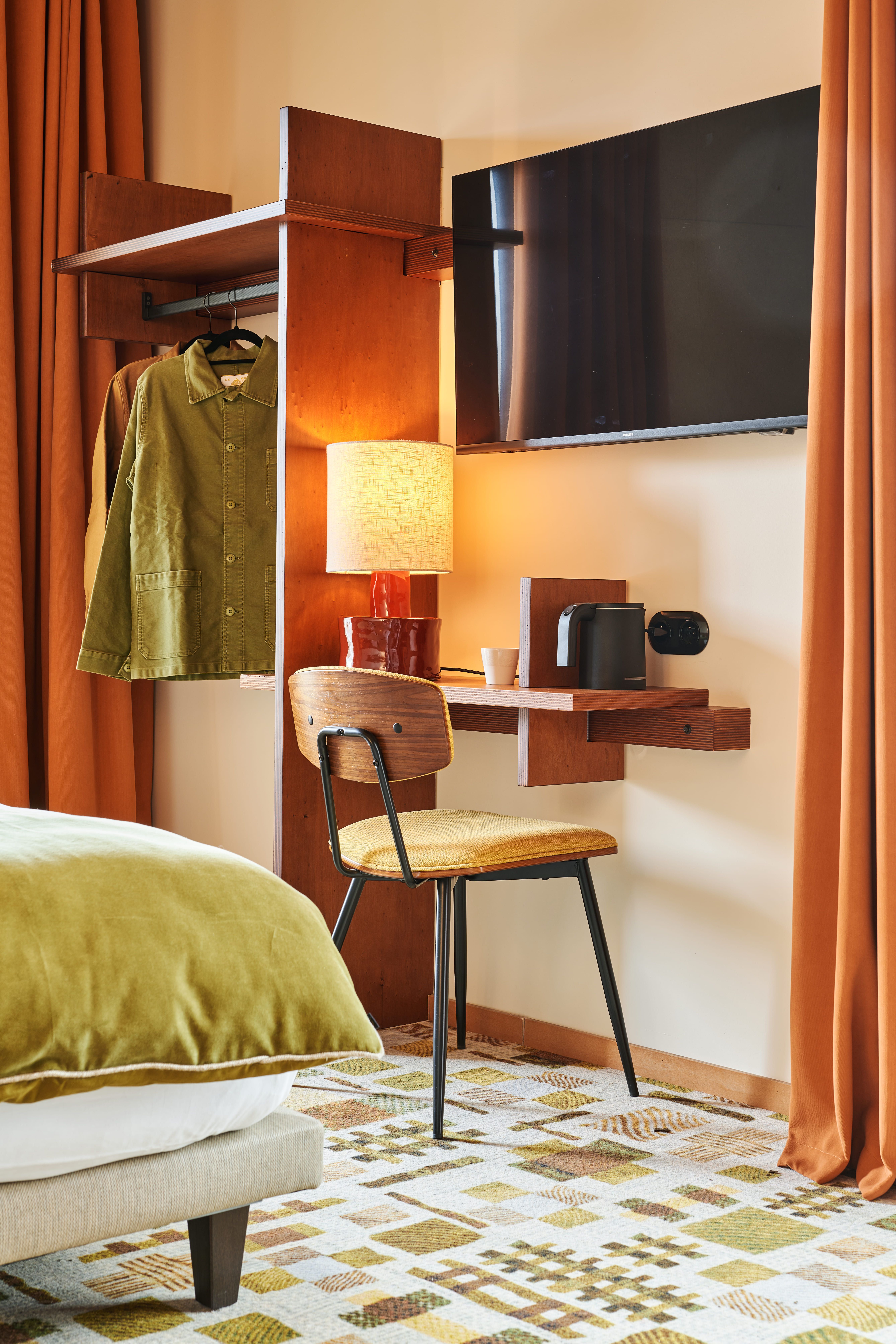 room detail thumbnail 2