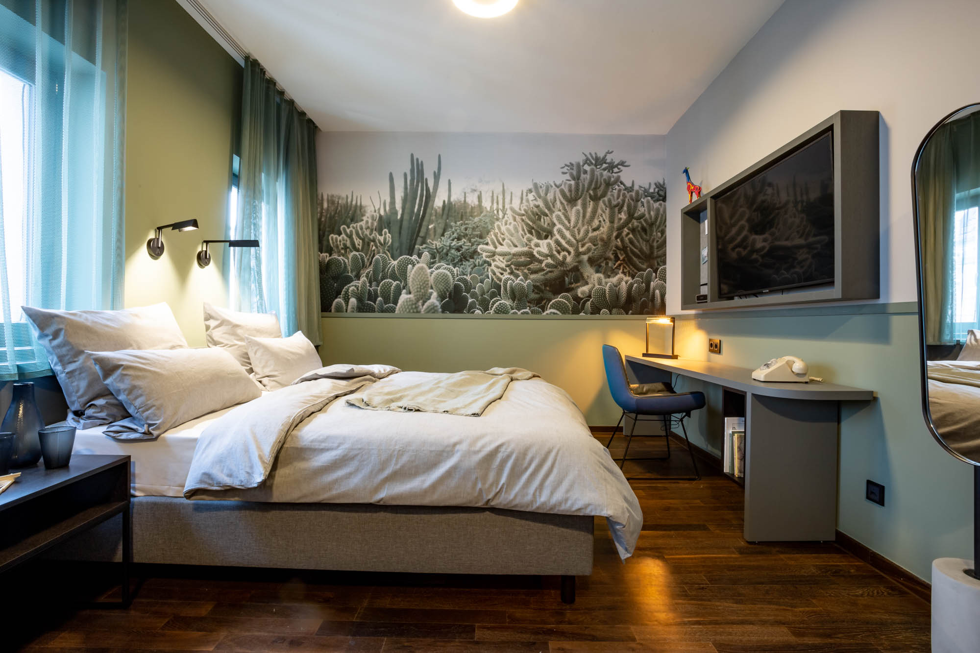 room detail thumbnail 2