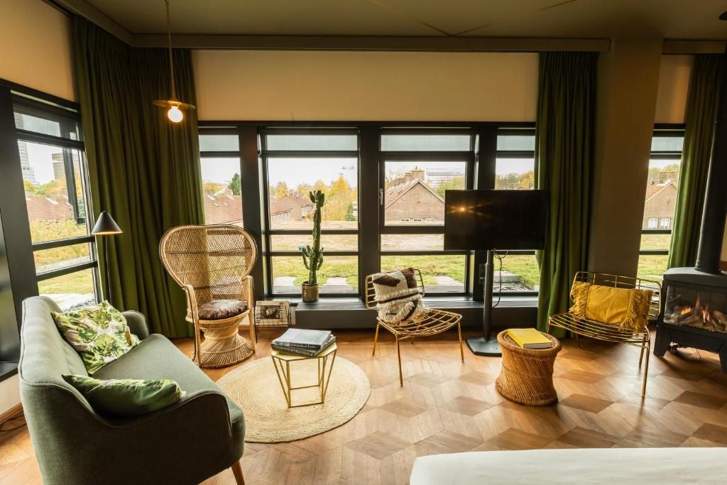 room detail thumbnail 1