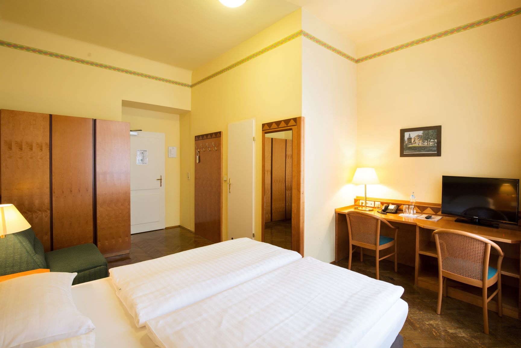 room detail thumbnail 1