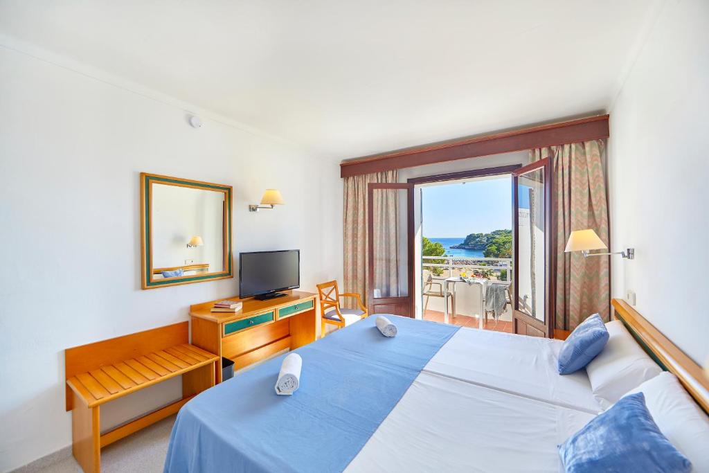 Twin room with sea view