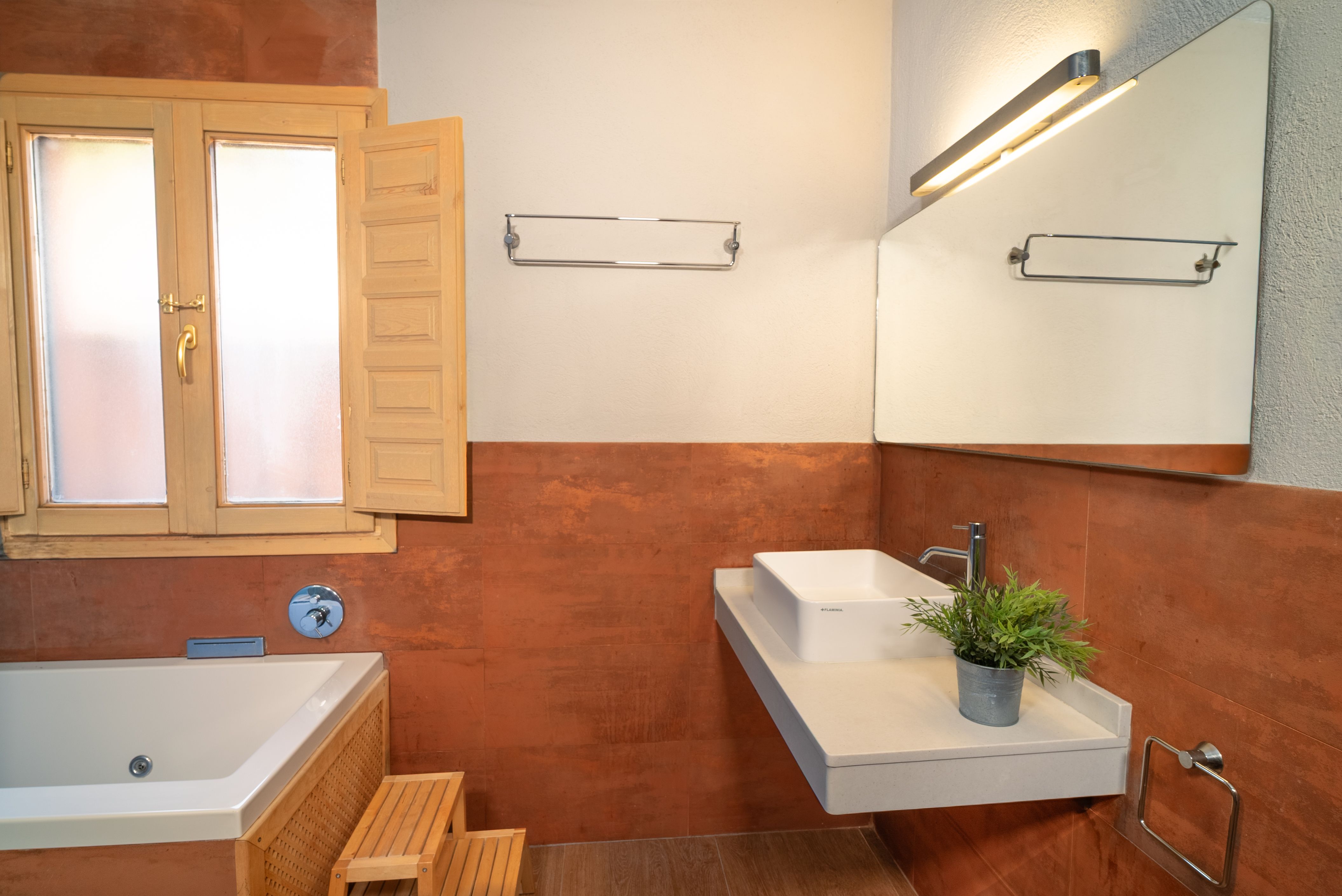 The pines hotel, Els Ibarsos