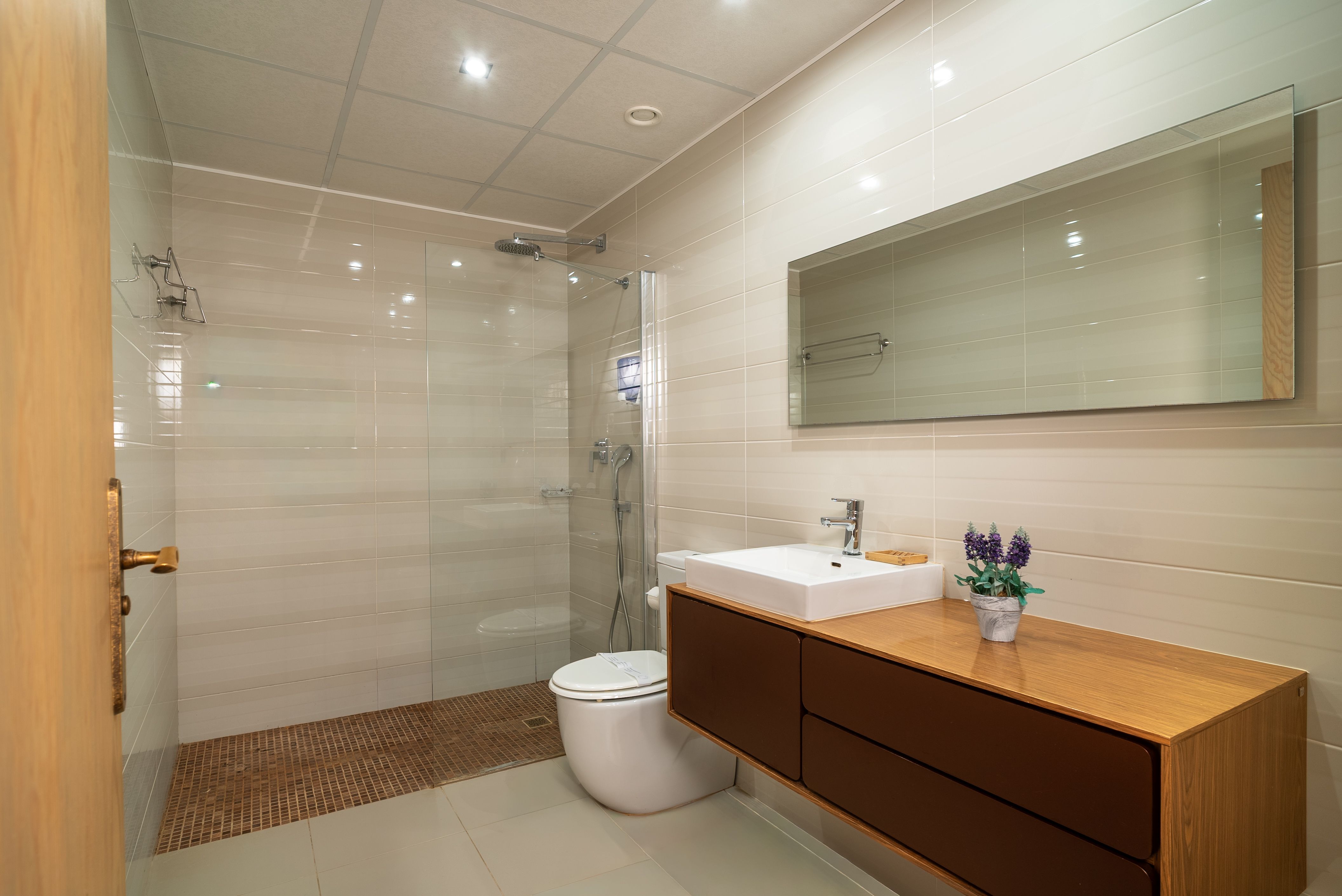 The pines hotel, Els Ibarsos