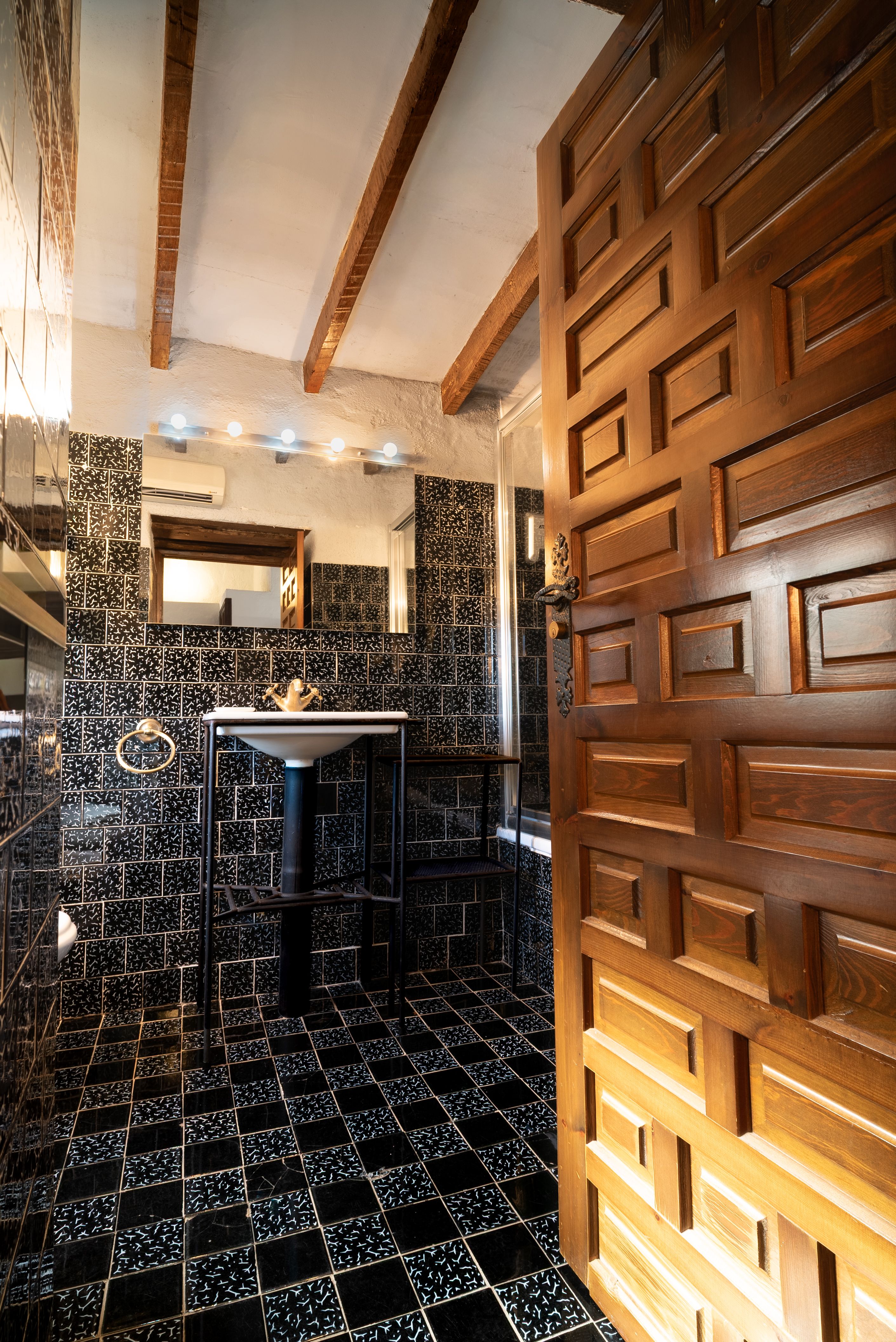 The pines hotel, Els Ibarsos