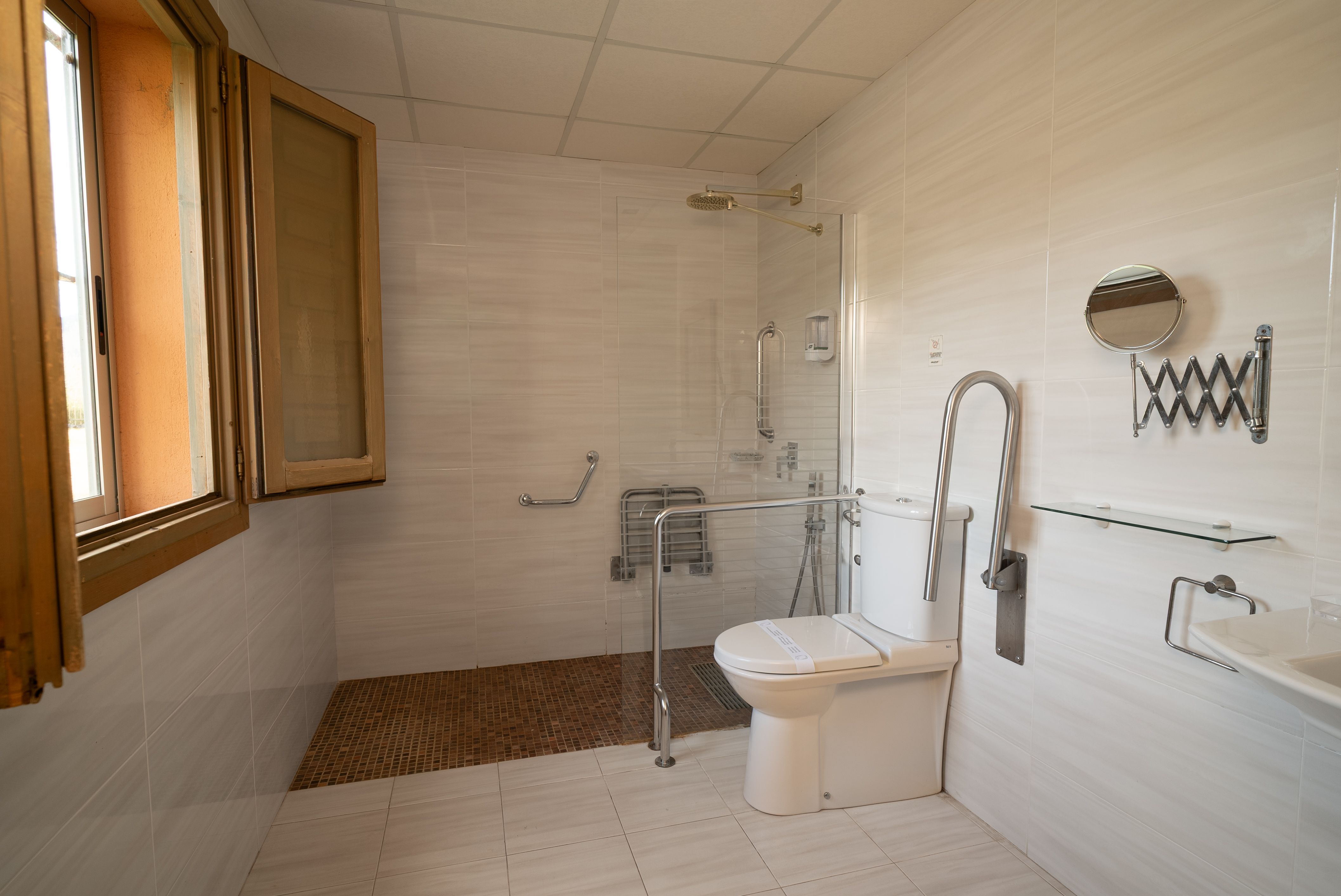 The pines hotel, Els Ibarsos