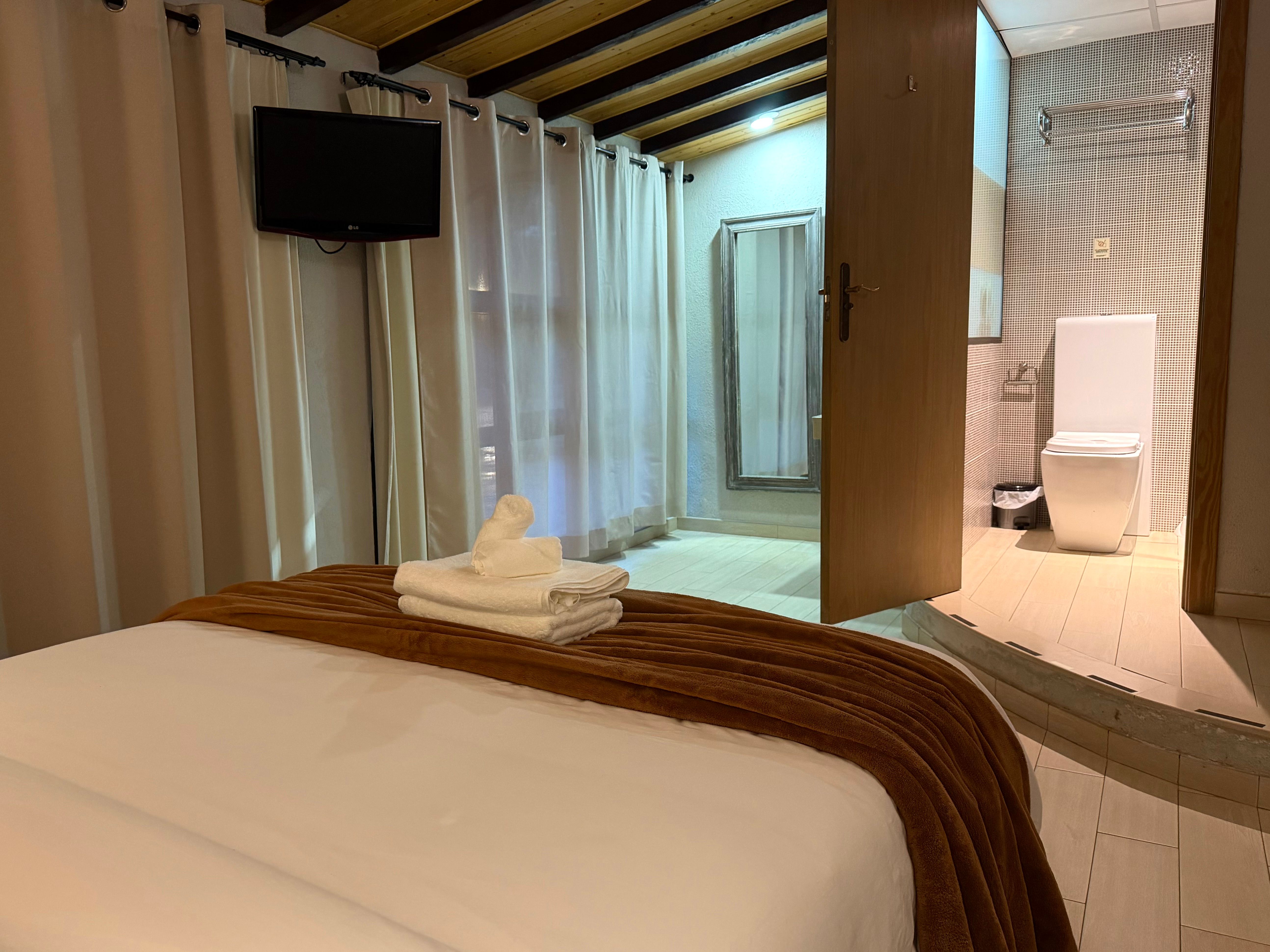 The pines hotel, Els Ibarsos