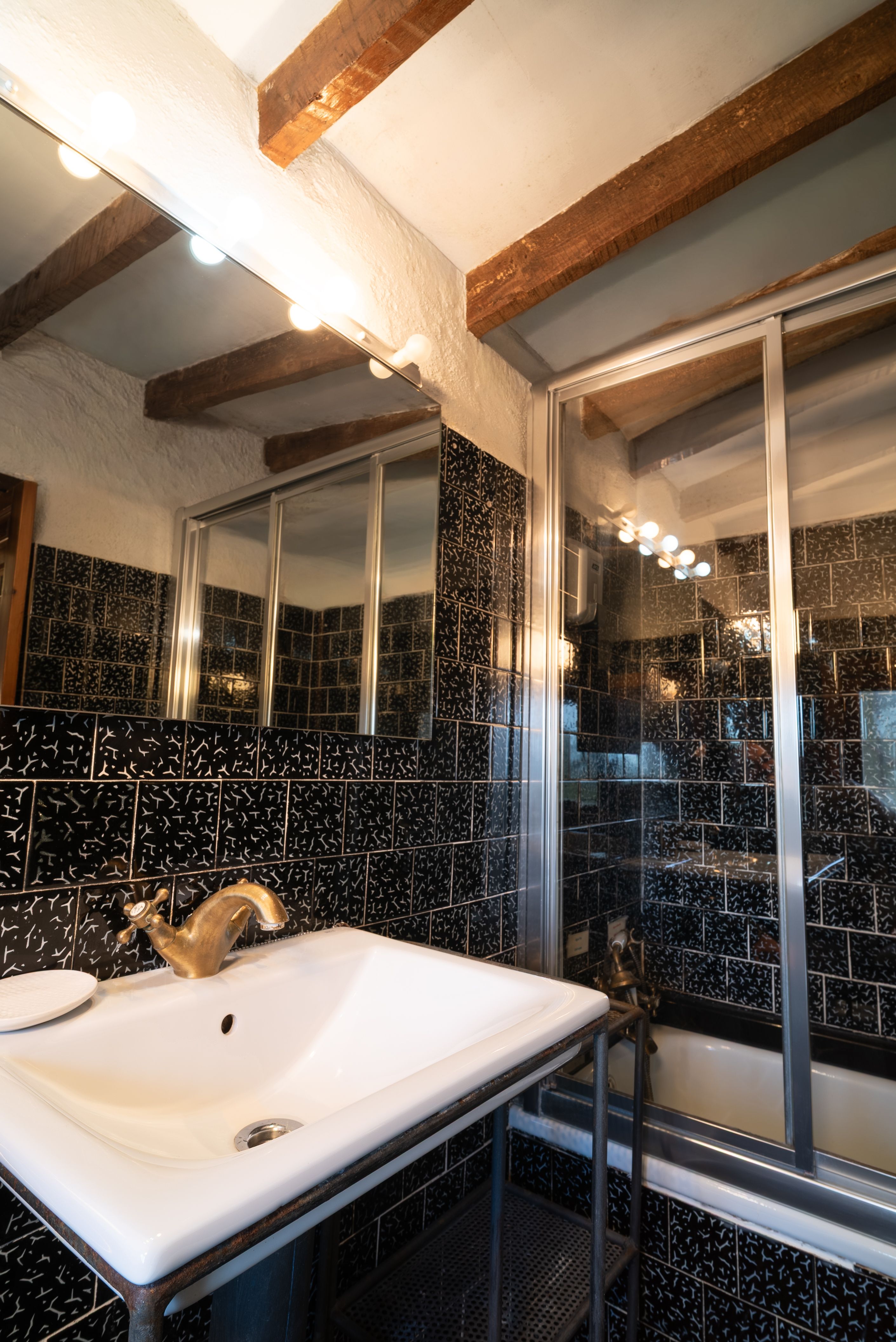 The pines hotel, Els Ibarsos