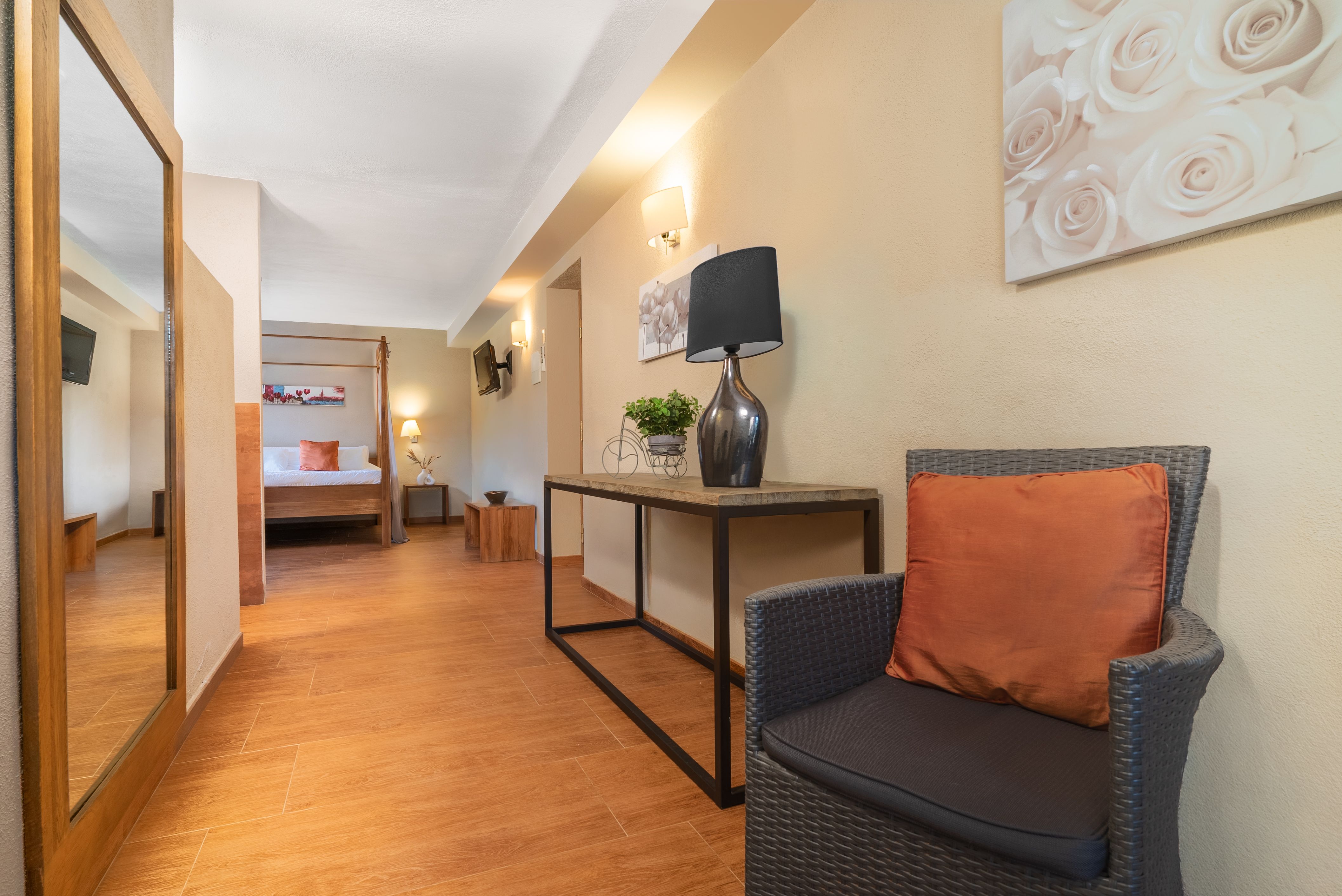 The pines hotel, Els Ibarsos