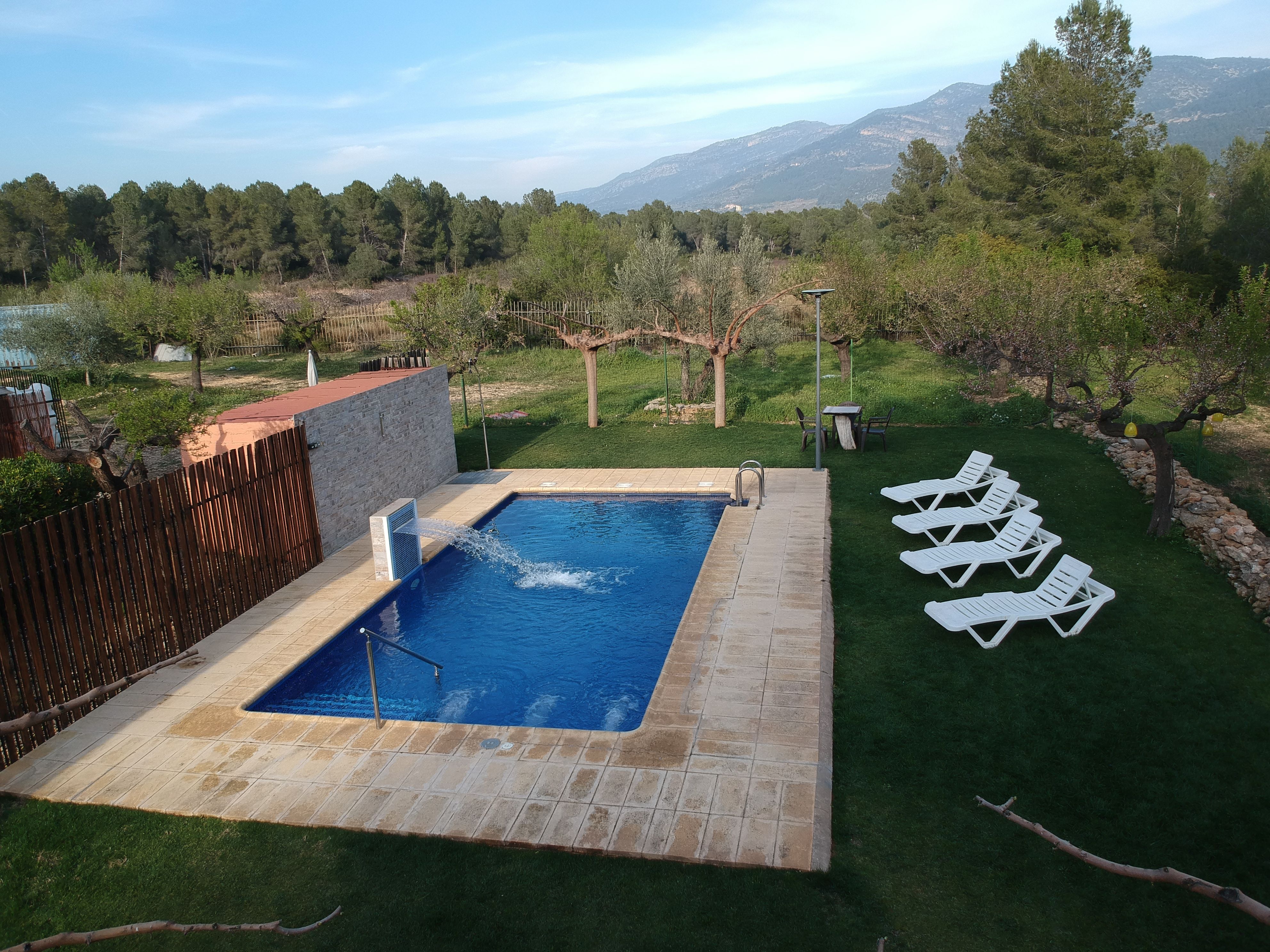 The pines hotel, Els Ibarsos