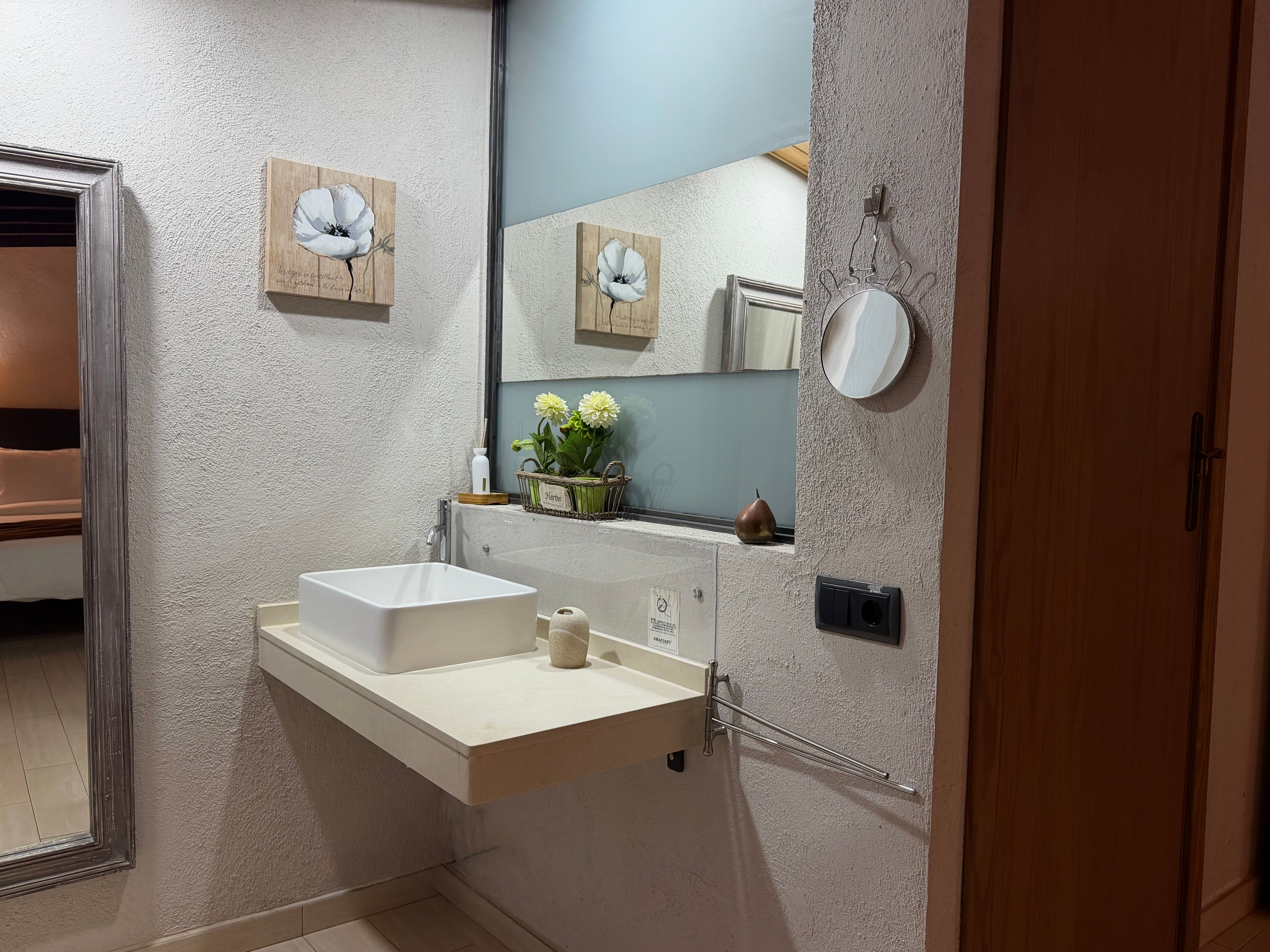 The pines hotel, Els Ibarsos