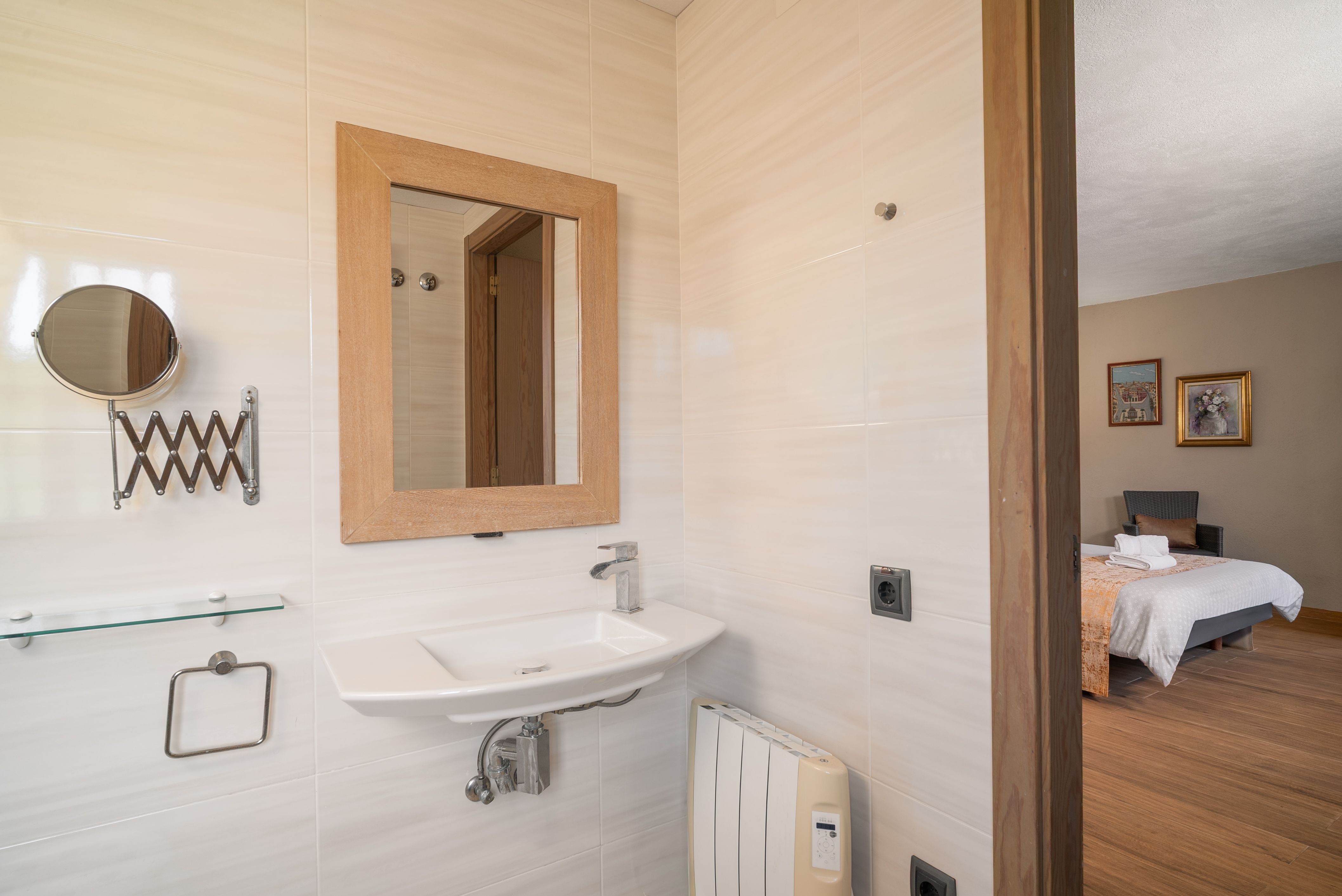 The pines hotel, Els Ibarsos