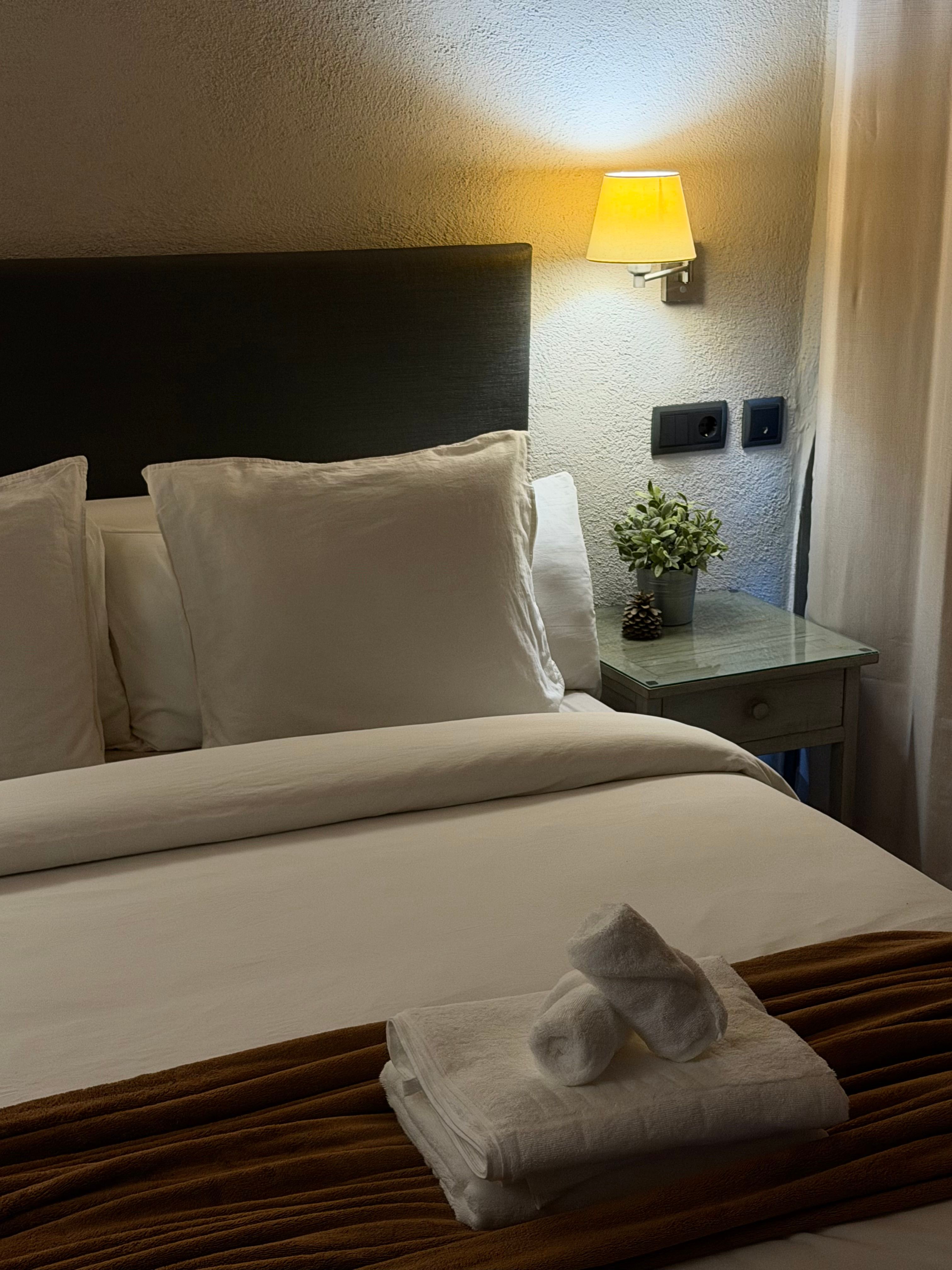 The pines hotel, Els Ibarsos