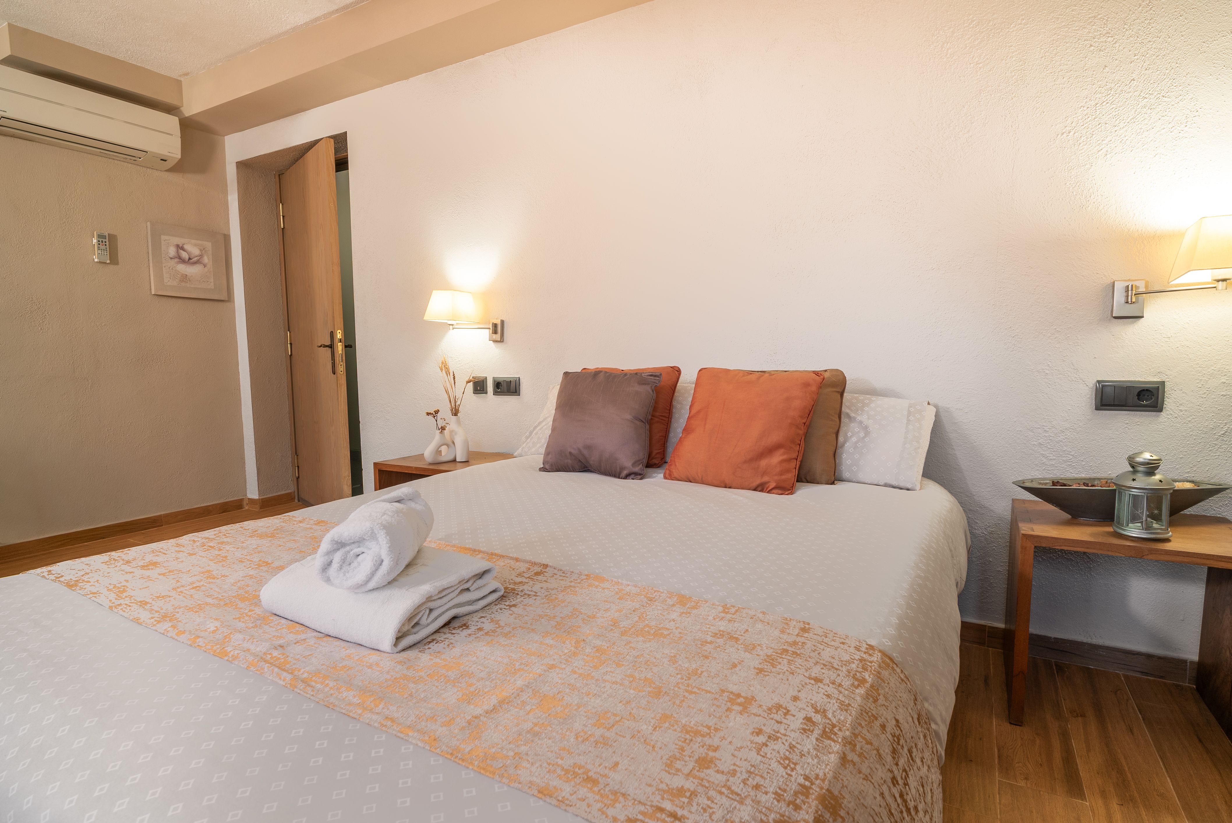 The pines hotel, Els Ibarsos