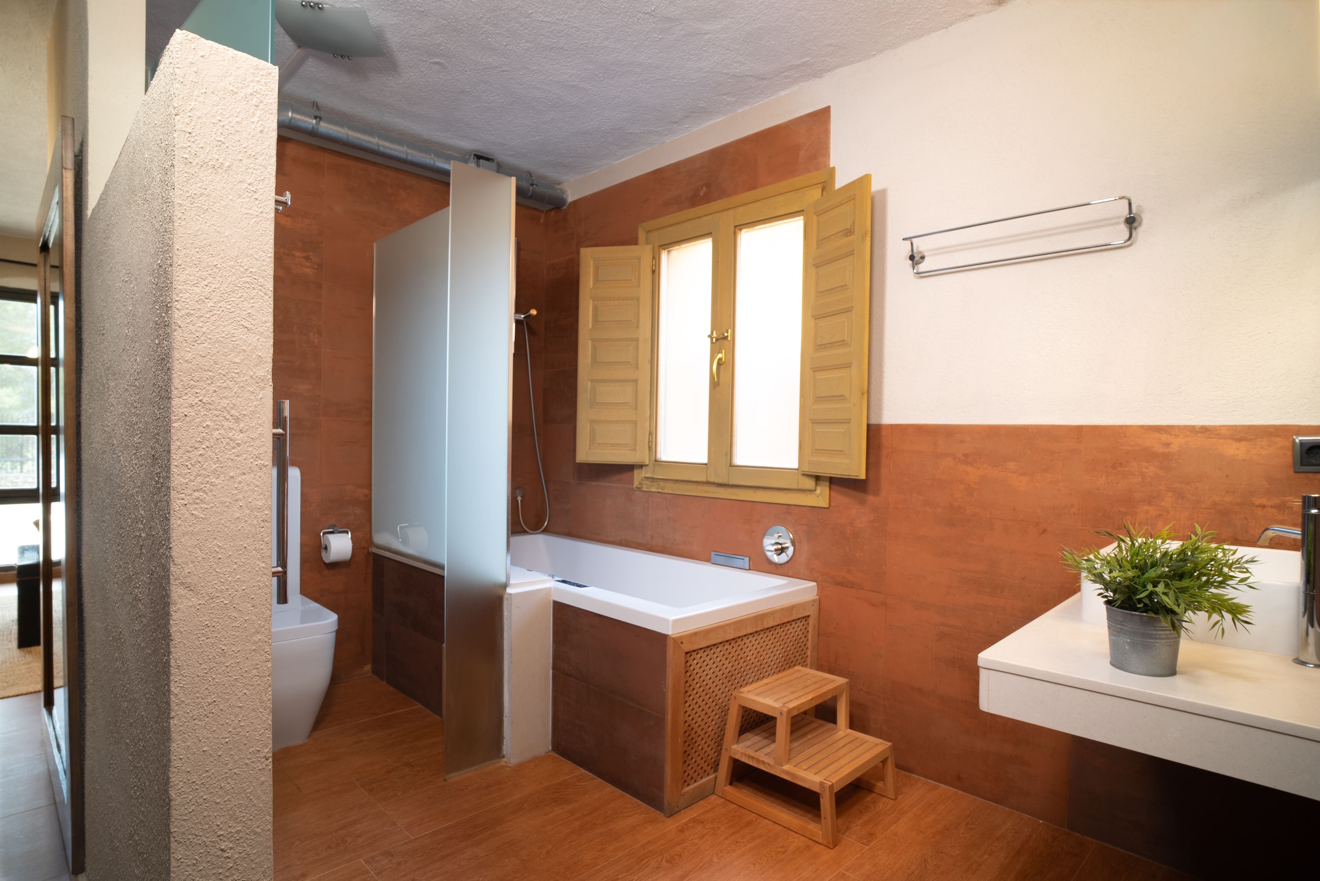 The pines hotel, Els Ibarsos