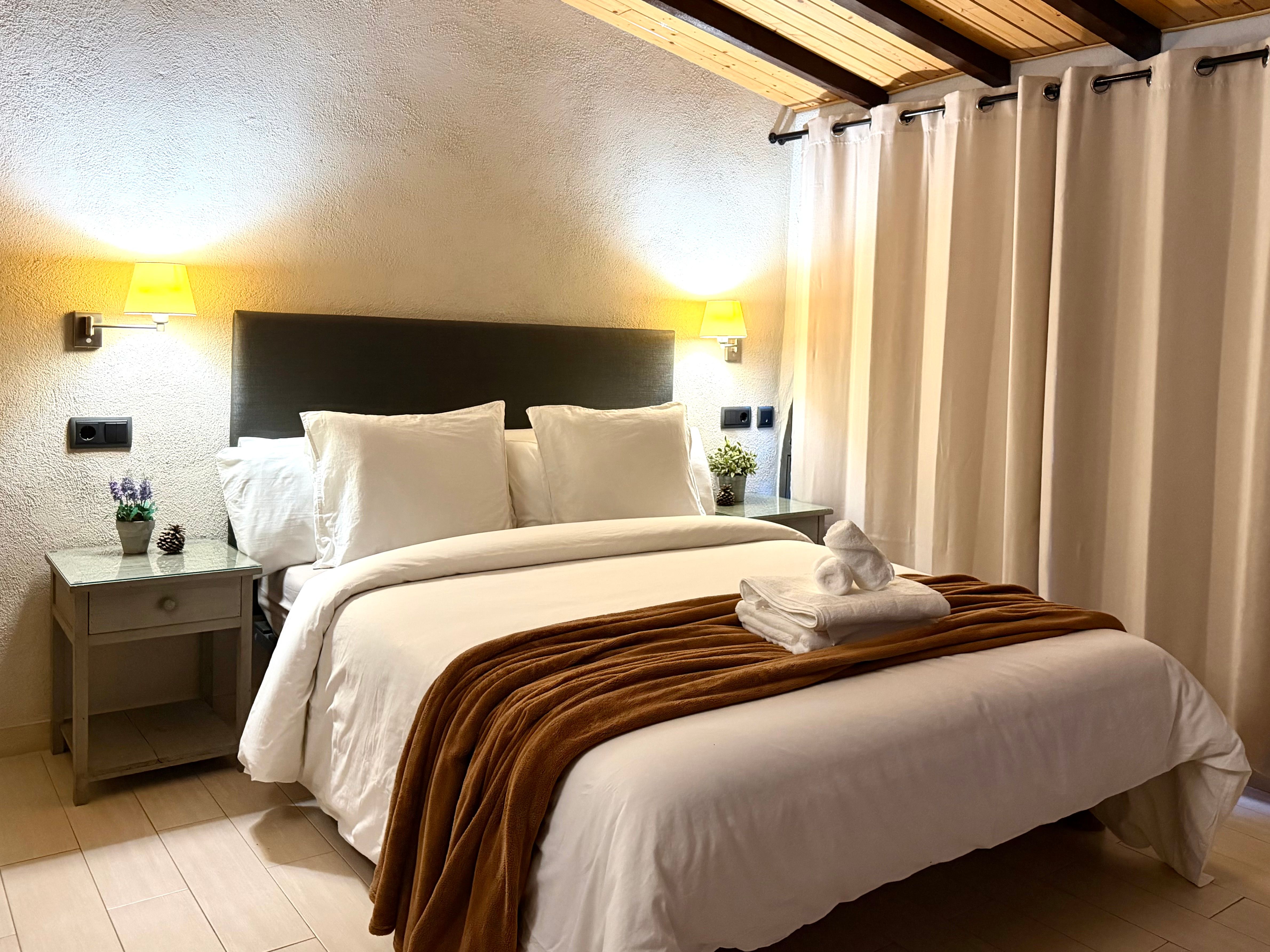 The pines hotel, Els Ibarsos