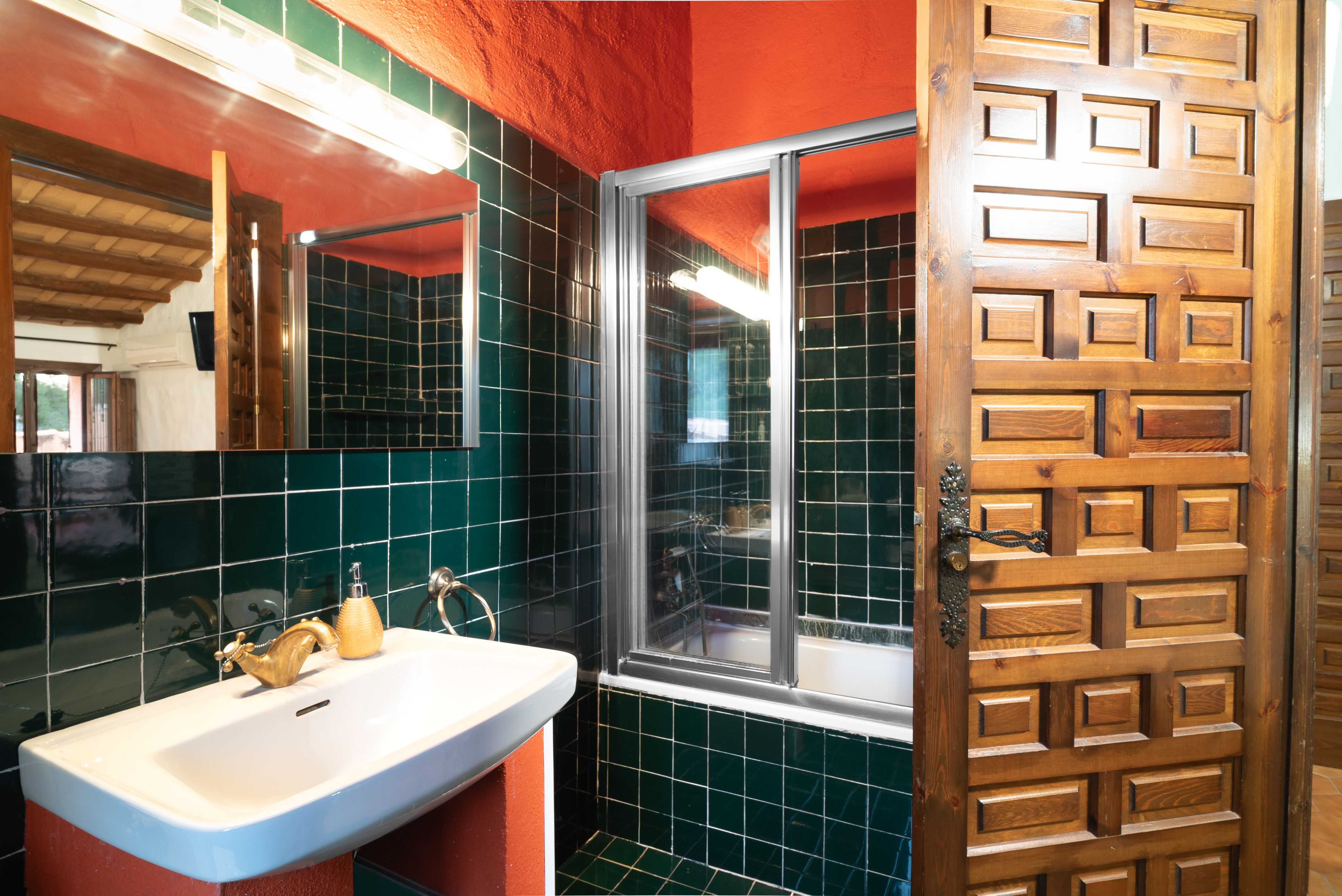 The pines hotel, Els Ibarsos