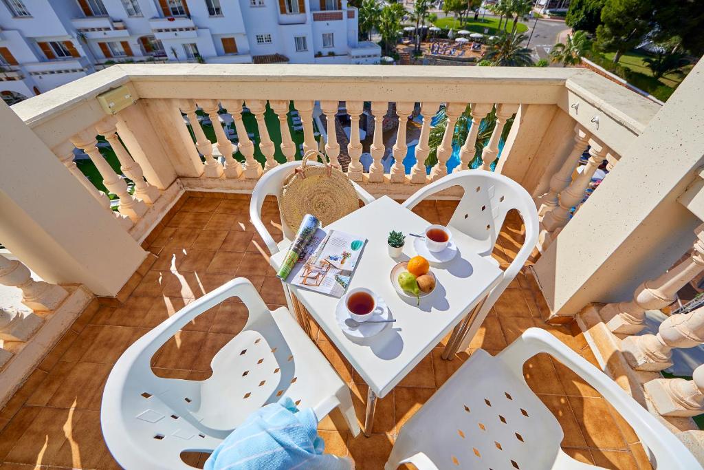 room detail thumbnail 2