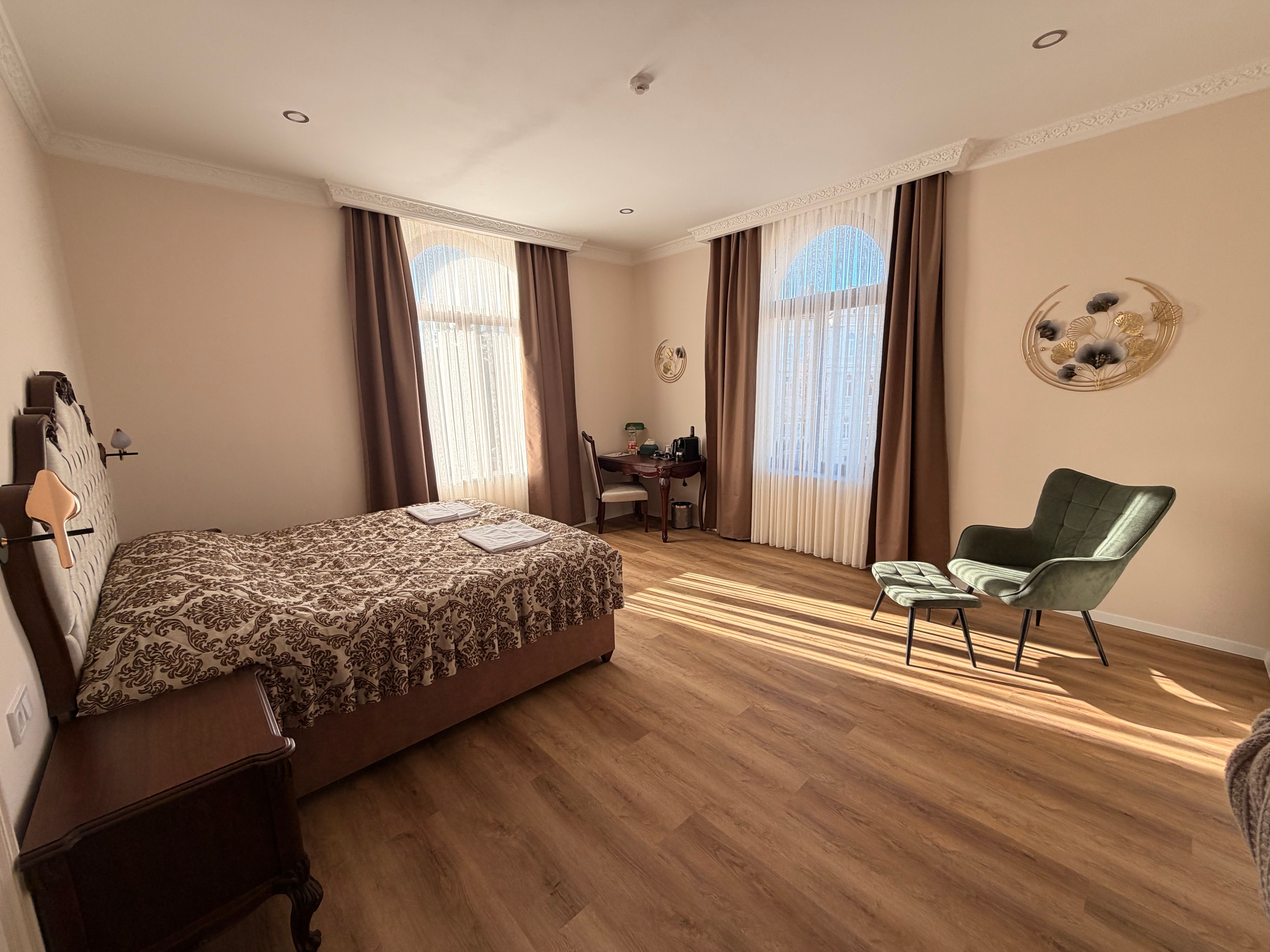 room detail thumbnail 1