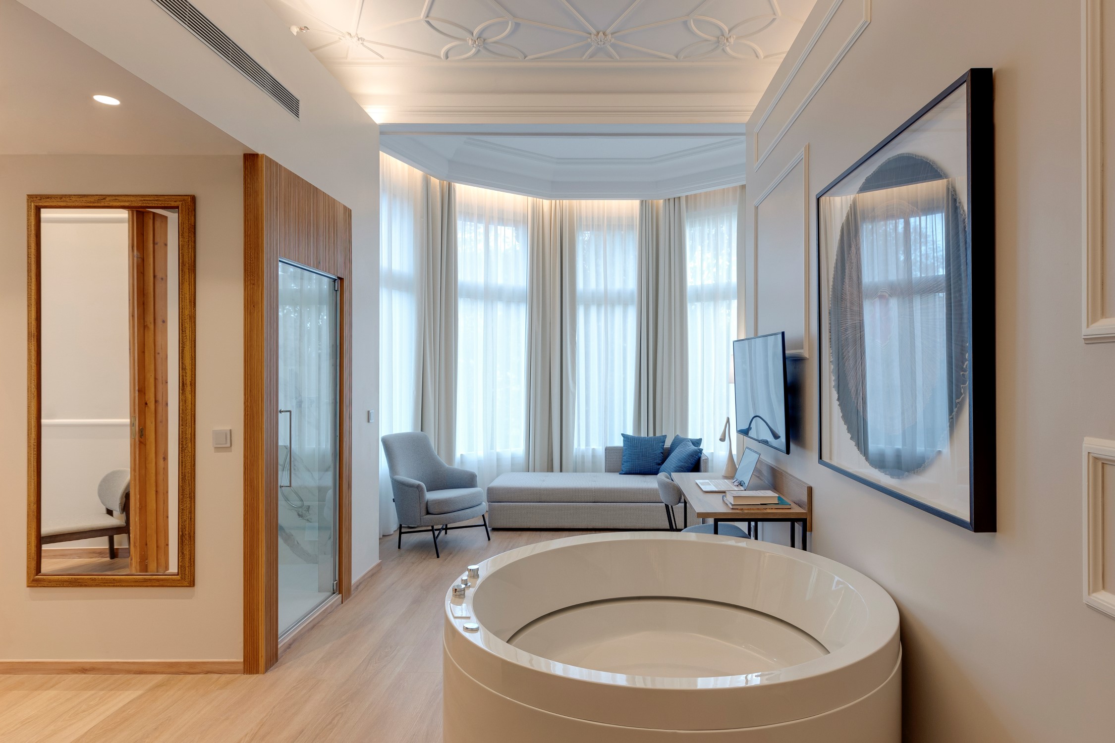 room detail thumbnail 2
