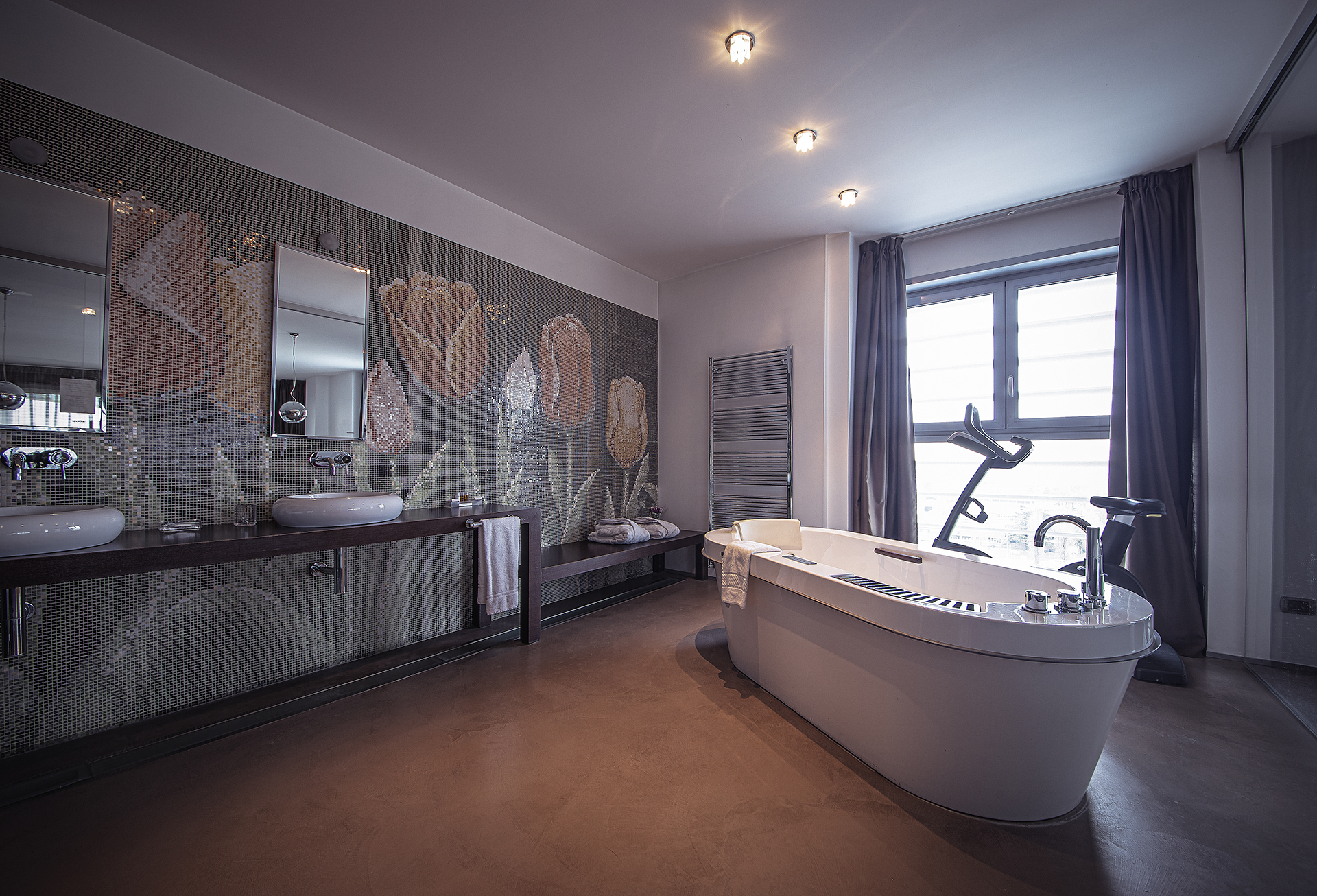 room detail thumbnail 2