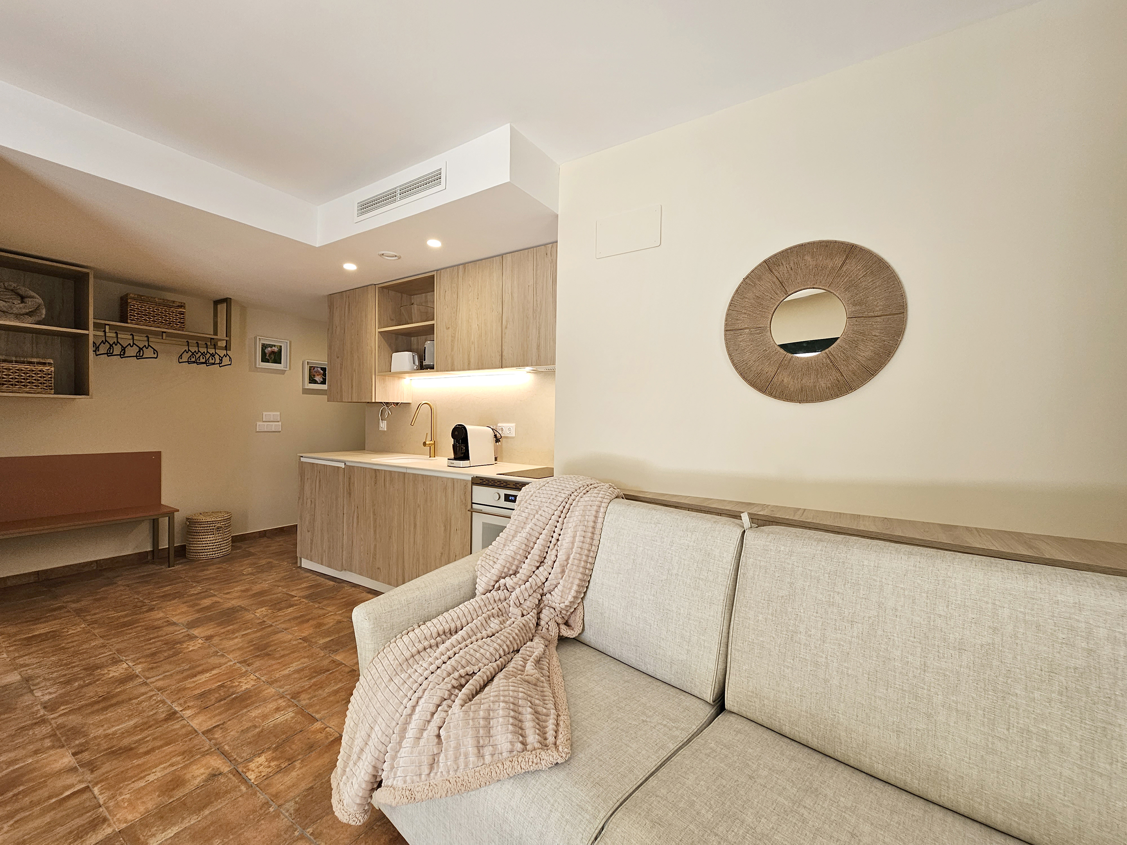 Estudio con balcón