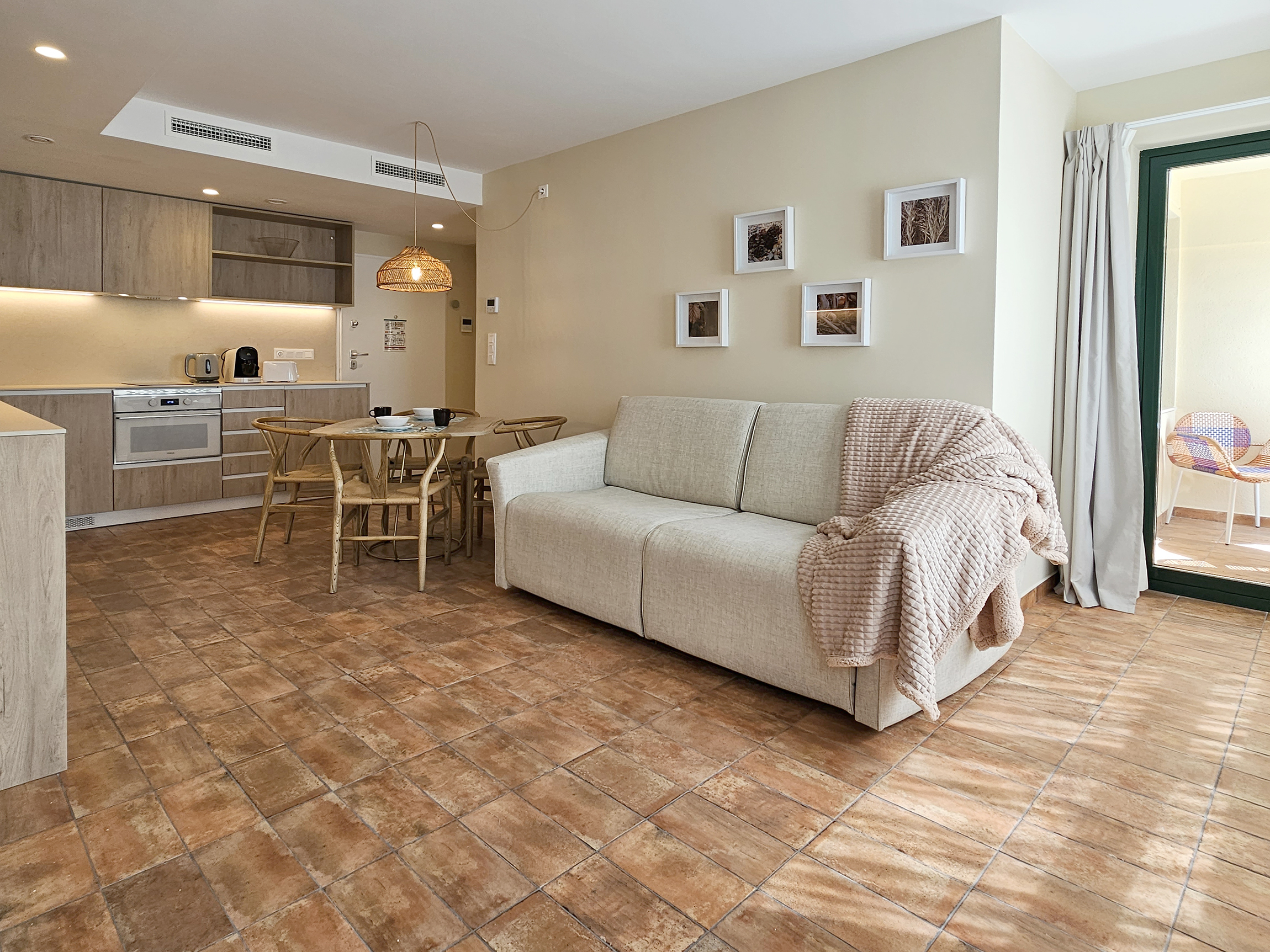 Apartamento de 1 dormitorio con balcón