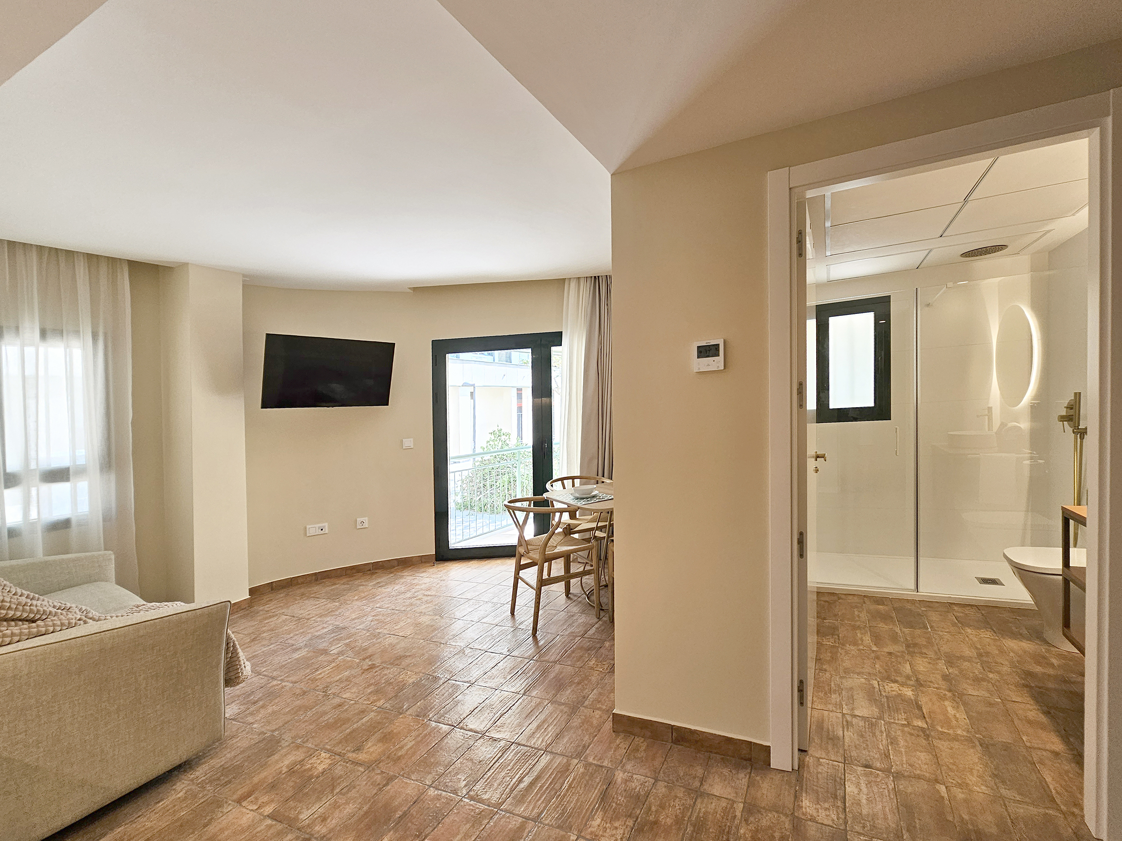 Estudio con balcón