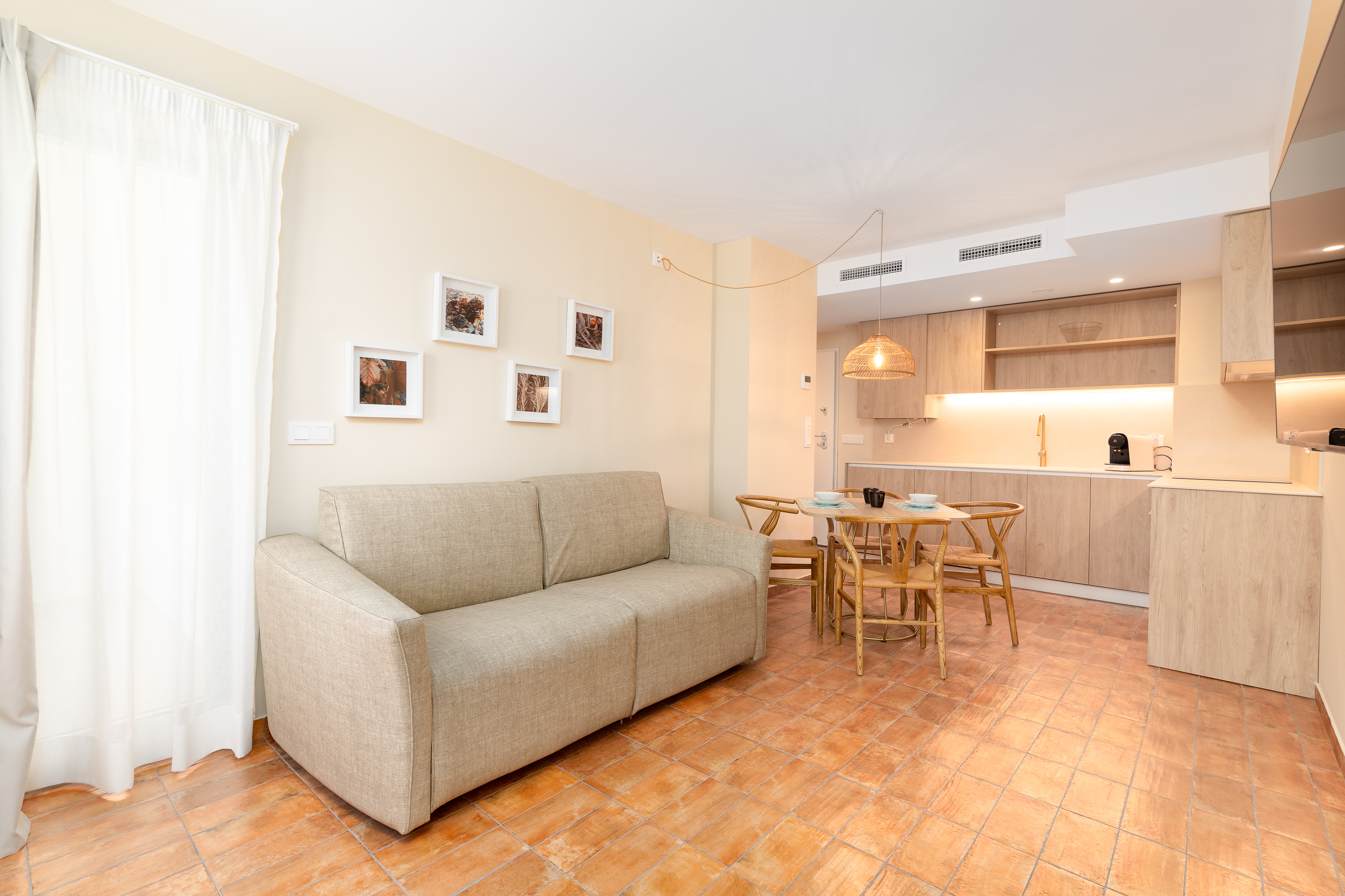 Apartamento de 1 dormitorio con balcón